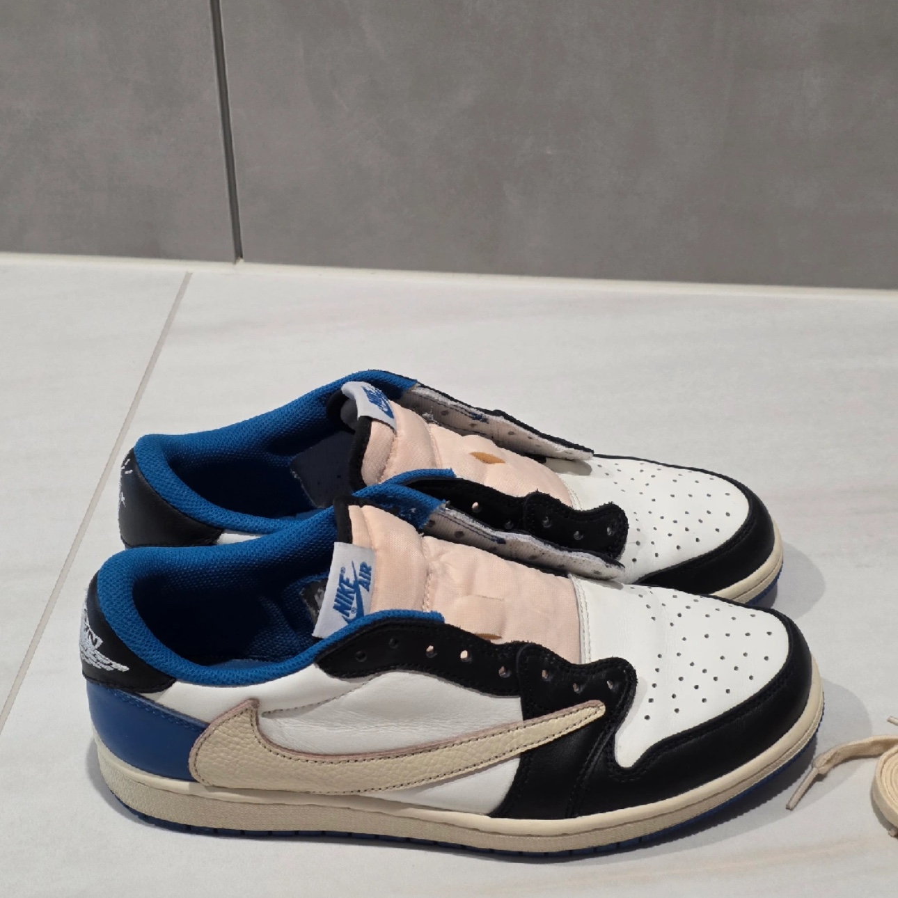 Jordan 1 x Travis Scott x Fragment Retro Low OG SP Military Blue 착용 스타일