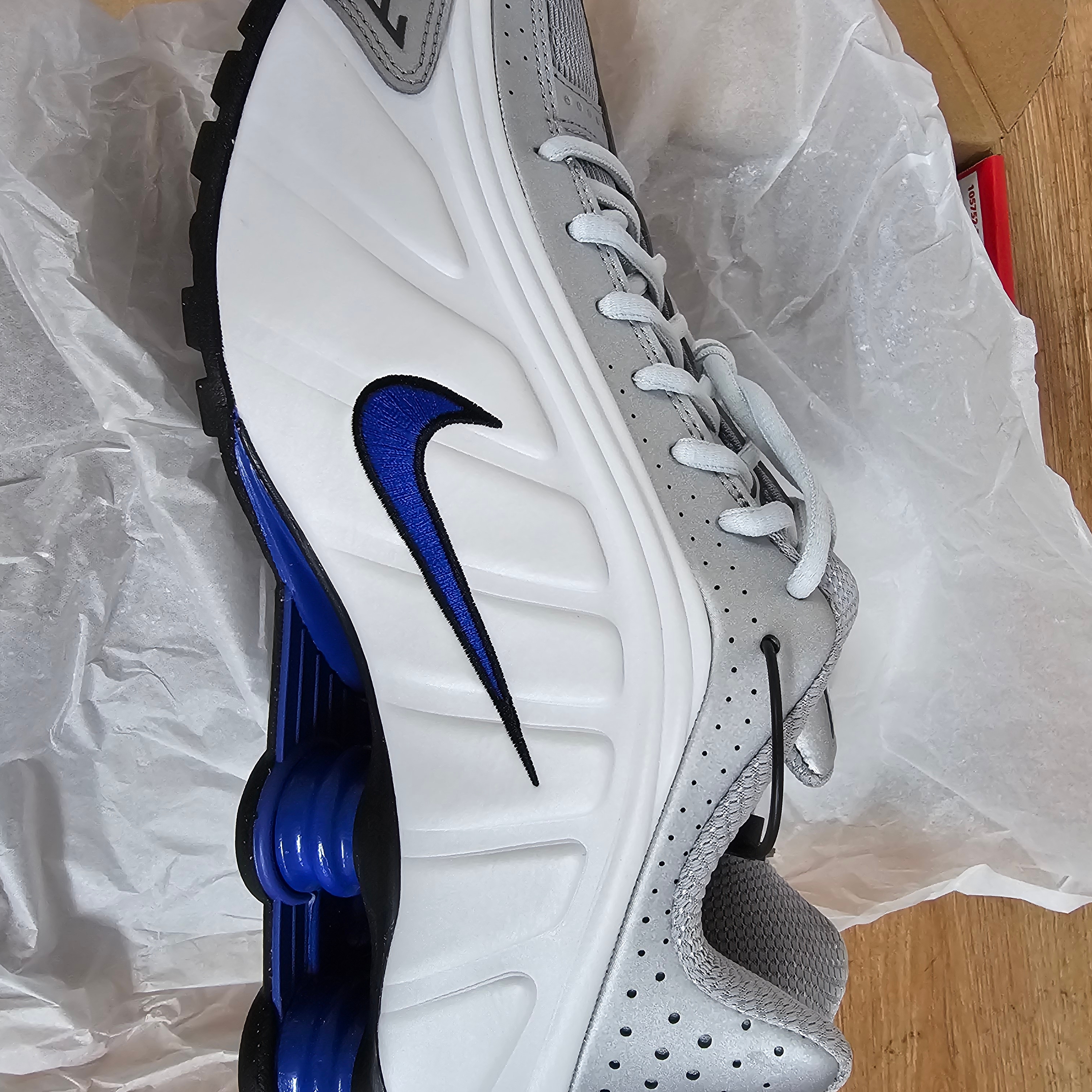 Nike Shox R4 White Racer Blue 착용 스타일