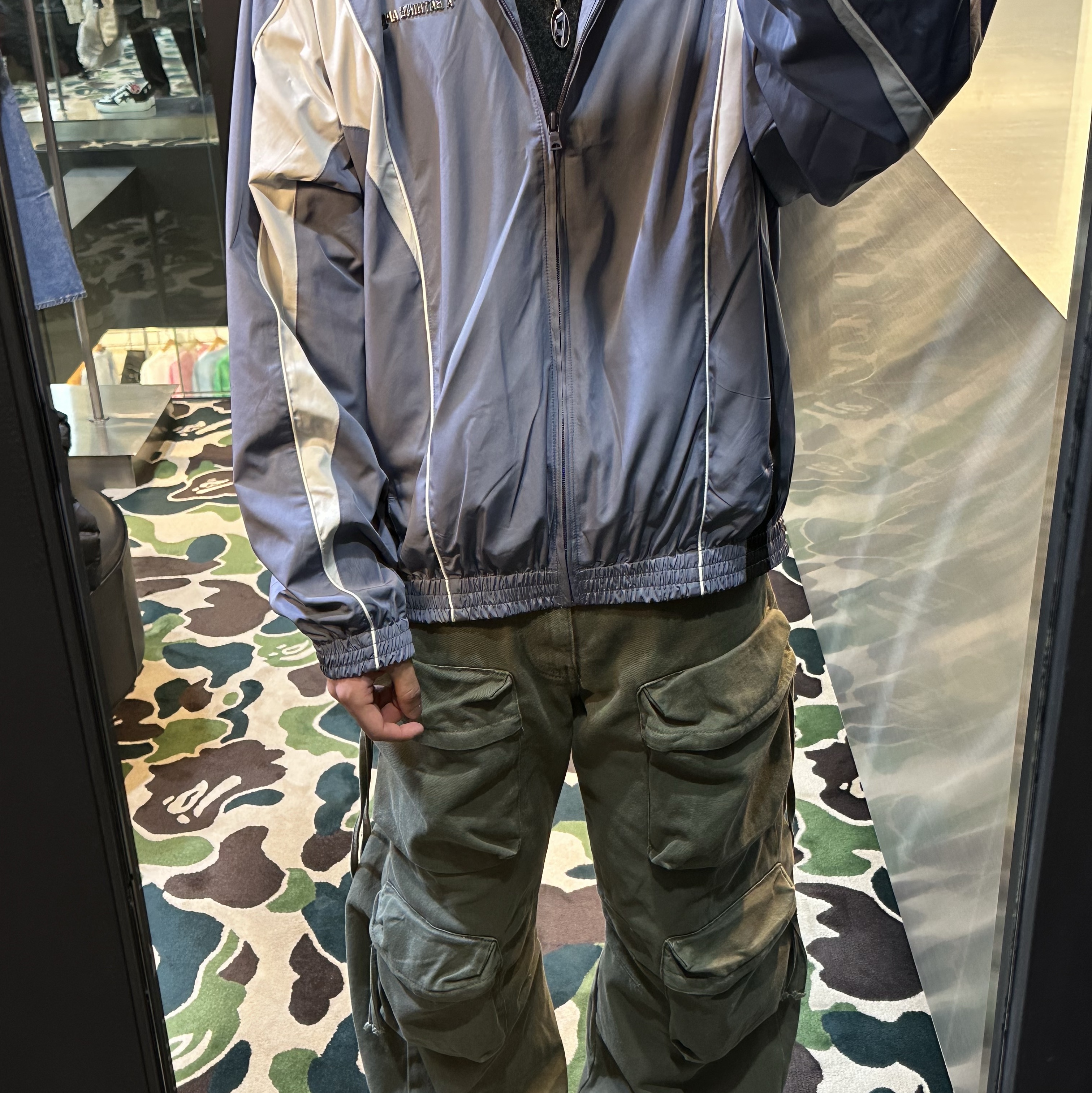 BAPE Bathing Ape Logo Nylon Track Jacket Grey 착용 스타일 - 1