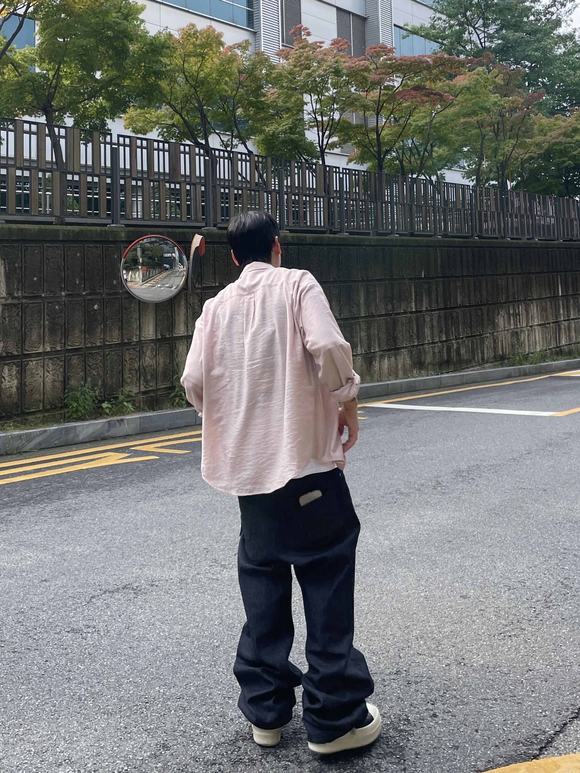 Nonnod Zen Raw Selvedge Denim Pants Indigo, Rick Owens Mega Bumper Sneakers Black Milk 착용 스타일 - 1