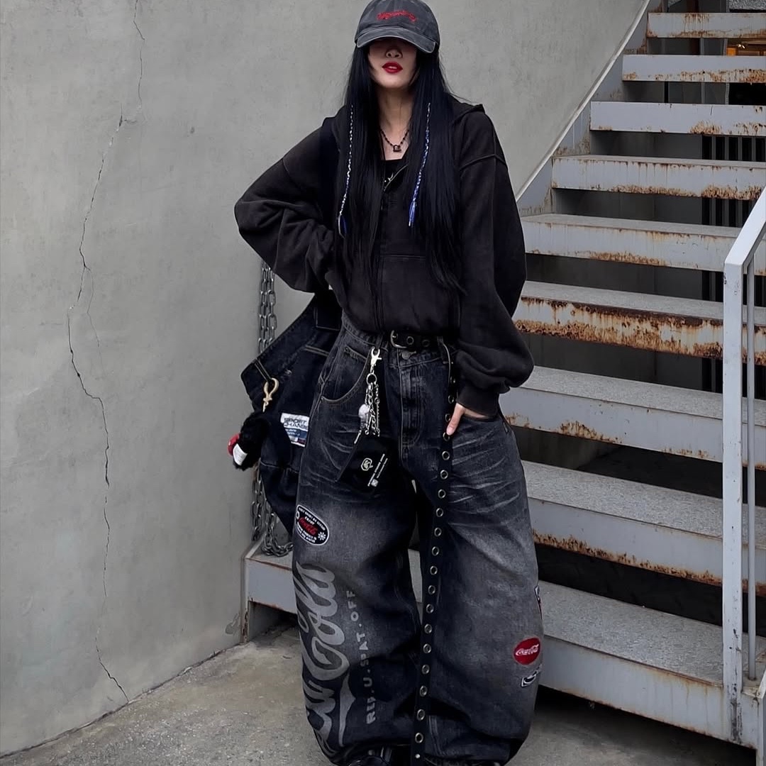 SPORT CHAMBER x Coca-Cola Balloon Denim Pants Black, SPORT CHAMBER x Coca-Cola Denim Cross Bag Black 착용 스타일 - 8