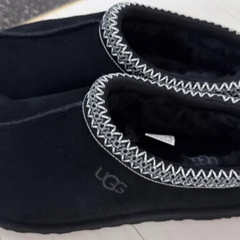 UGG Tasman II Slipper Black 착용 스타일
