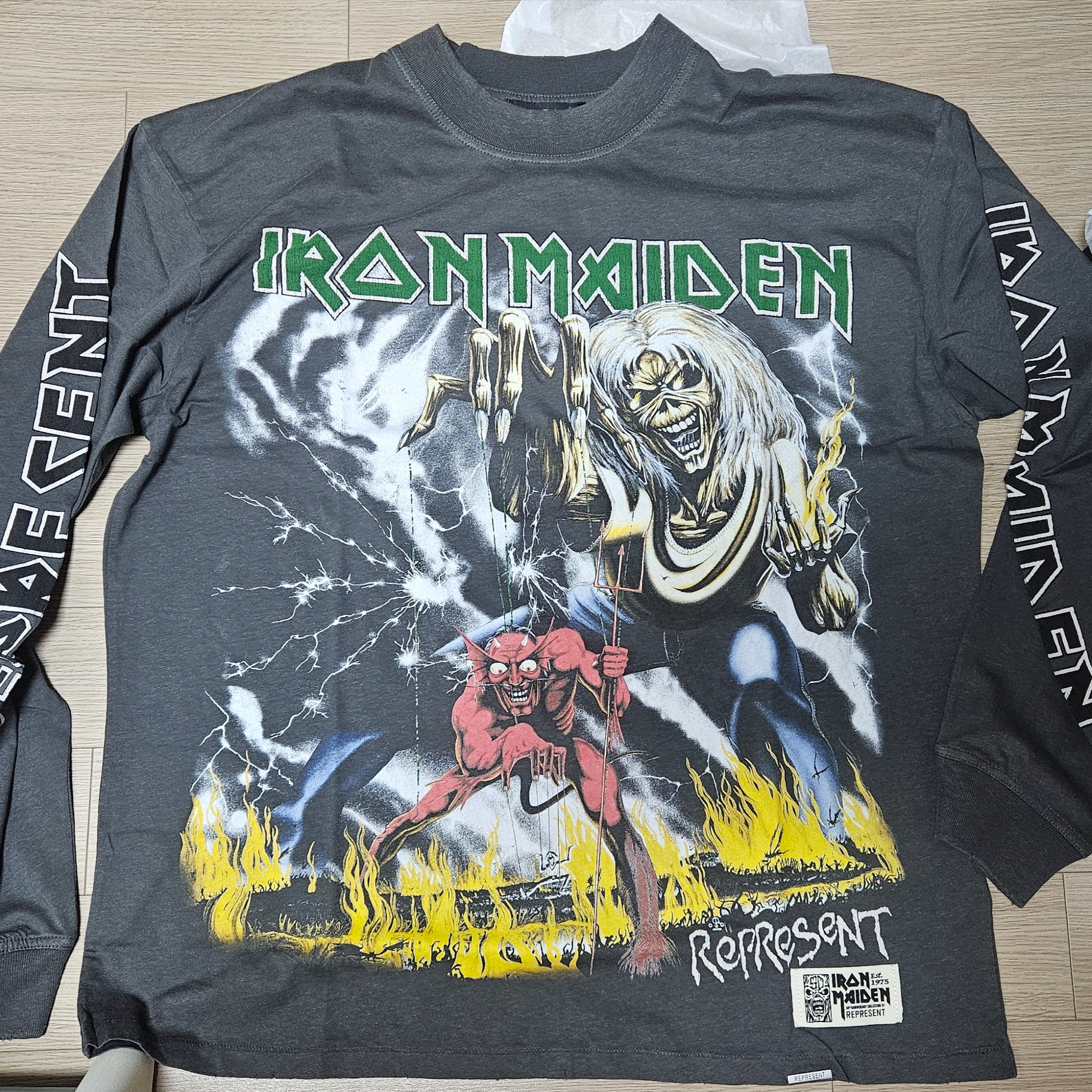 Represent x Iron Maiden Number Of The Beast Long Sleeve T-Shirt Sunfade Grey - 25FW 착용 스타일