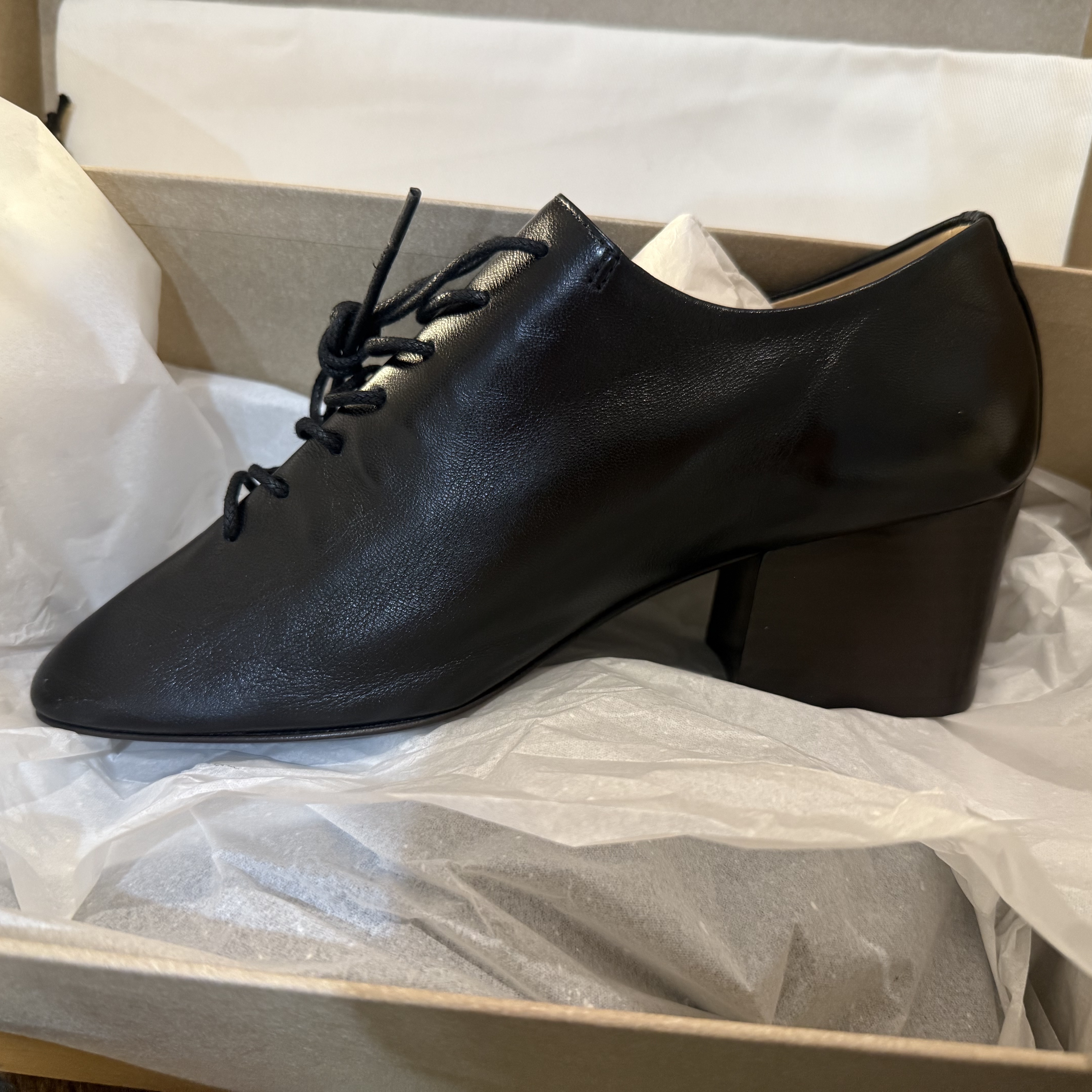 (W) Lemaire Shiny Nappa Leather Souris Classic Derbies With Cuban Heels Black 착용 스타일 - 2