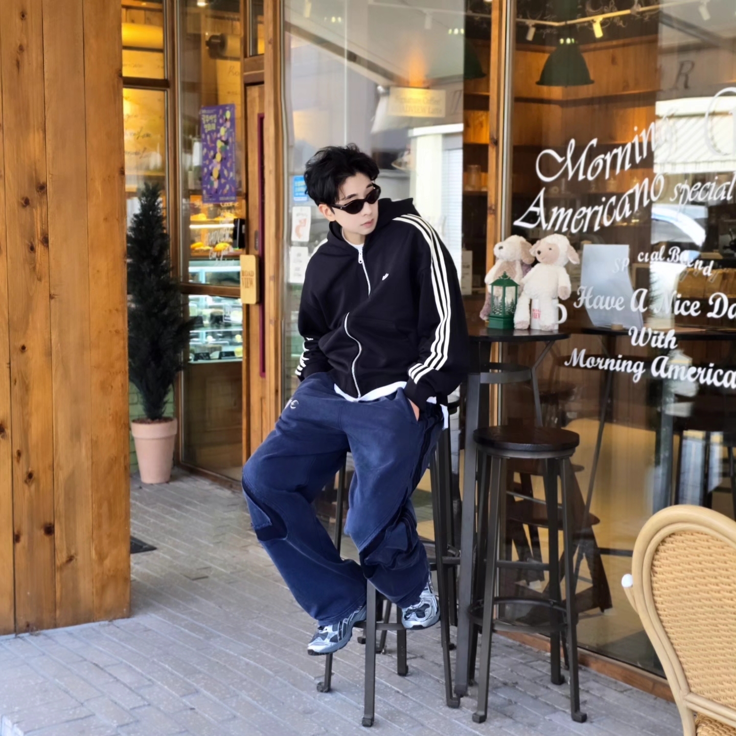 Adidas 3-Stripes Full-Zip Hoodie Black Cream White - KR Sizing, Adidas x Thug Club Teamgeist Sweatpants Night Indigo - KR Sizing 착용 스타일 - 1