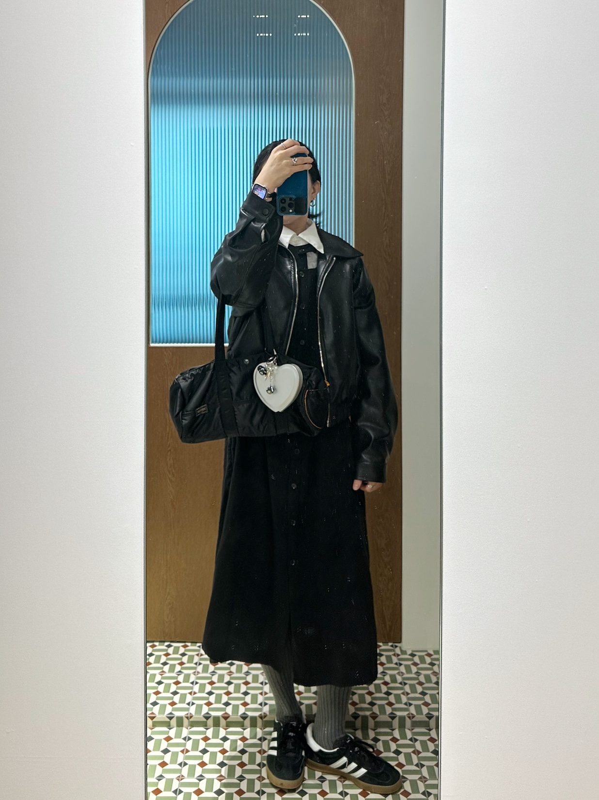 Porter Tanker Duffle Bag L Black, Adidas Gazelle Indoor Core Black 착용 스타일 - 1