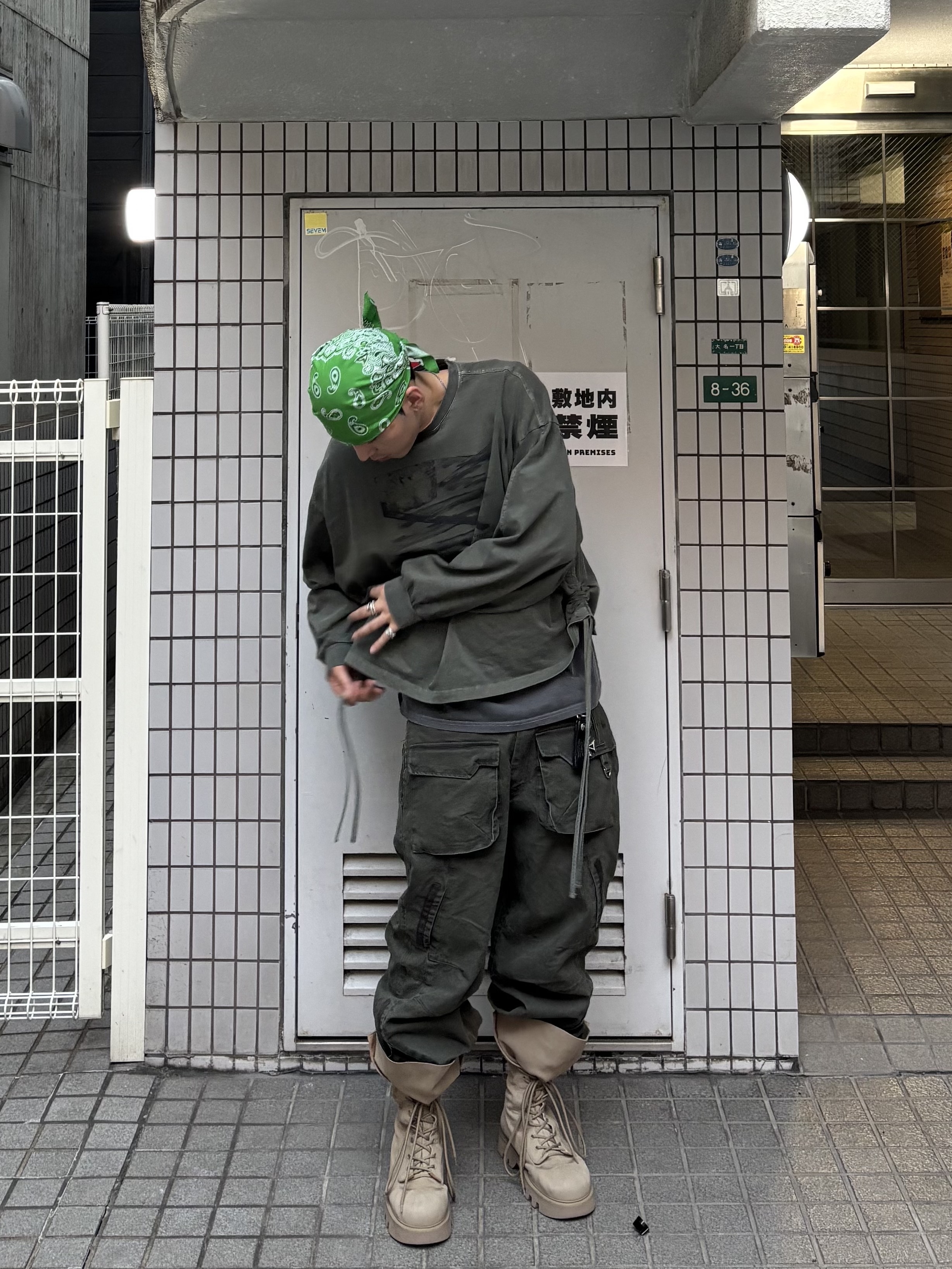 Wapworks Wp Military Shirring Crop Crewneck Khaki 착용 스타일 - 1