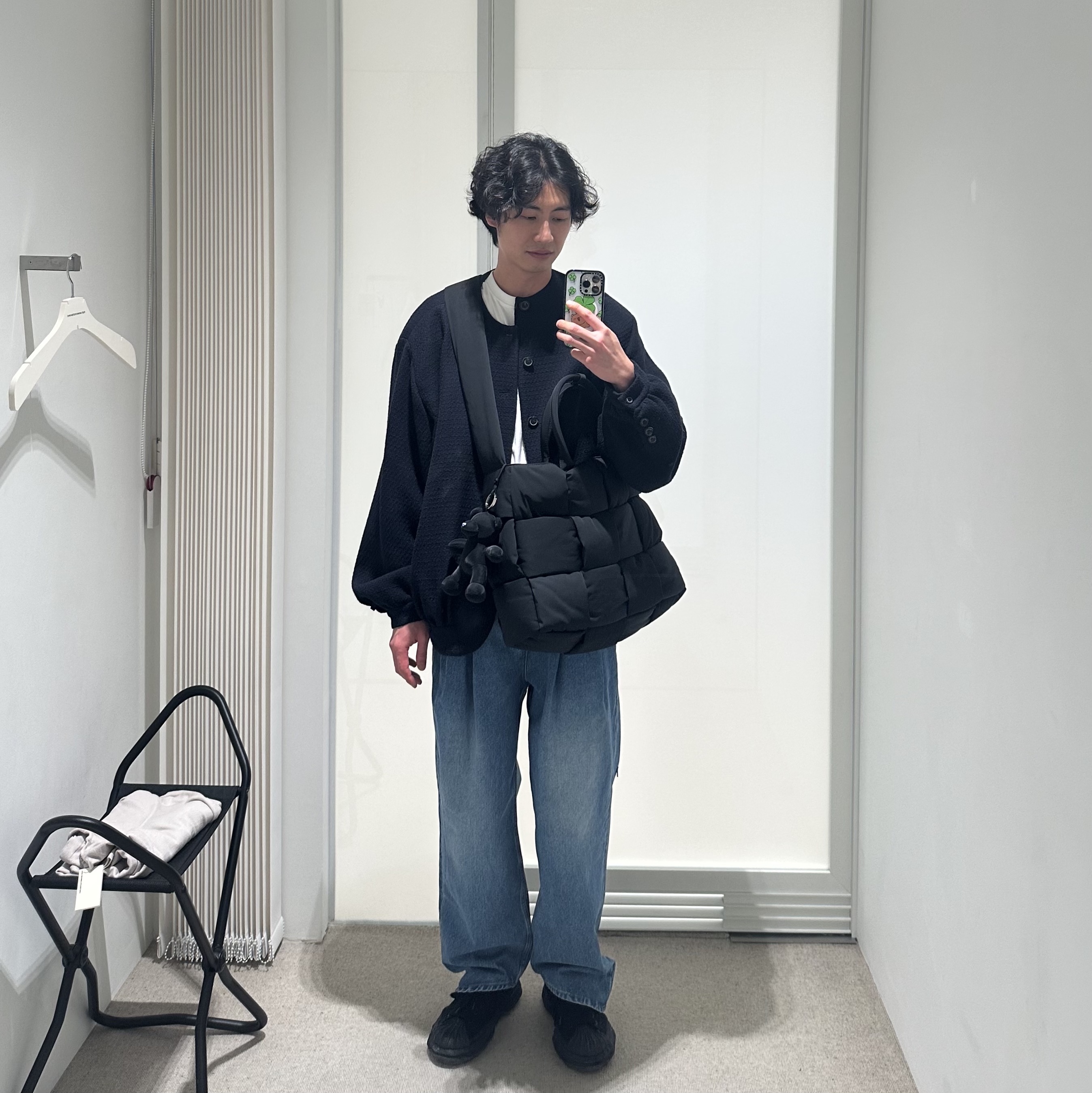 Bottega Veneta Large Arco Padded Tote Bag Black, Ader Error Addy Bear Keyring Product. 140 Black 착용 스타일 - 1