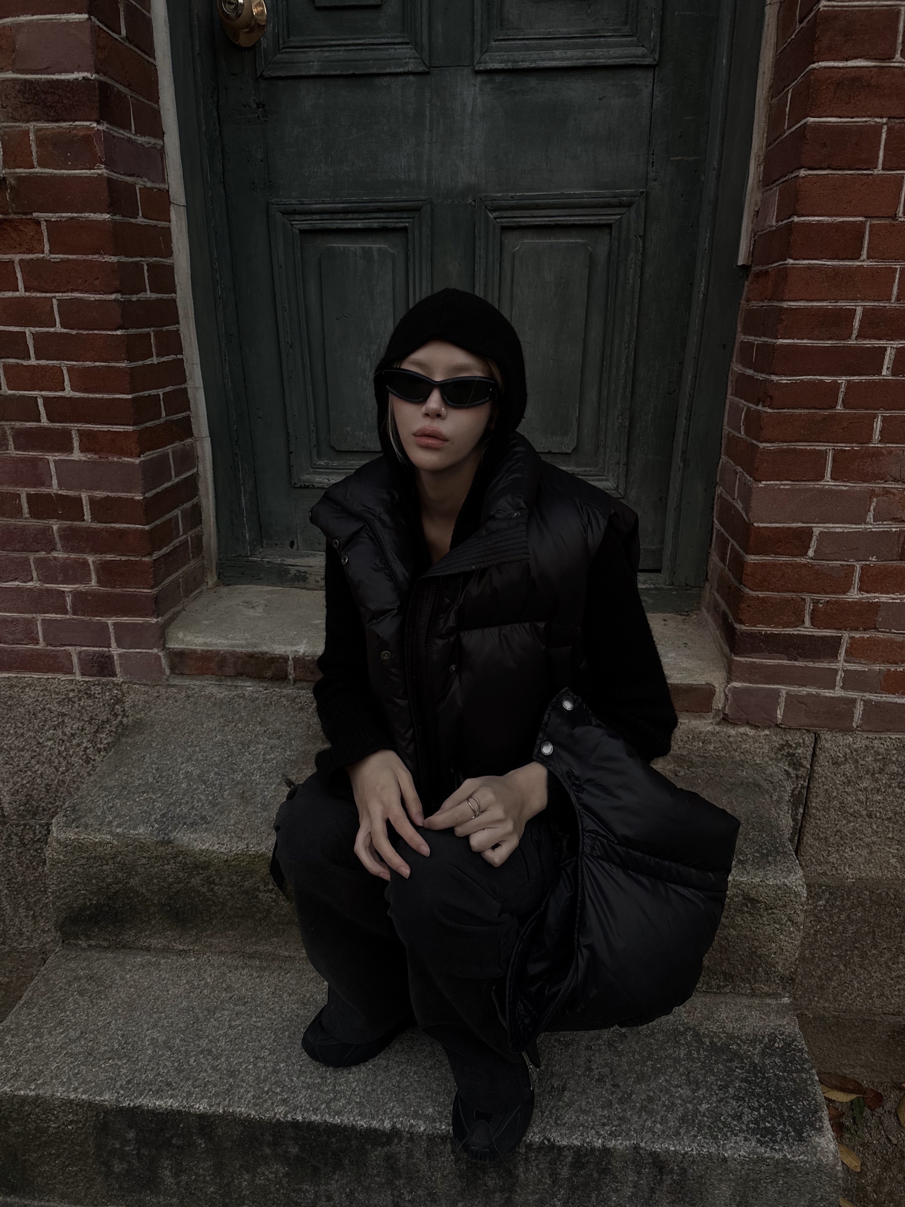 (W) Nike Shox R4 Black 착용 스타일 - 4