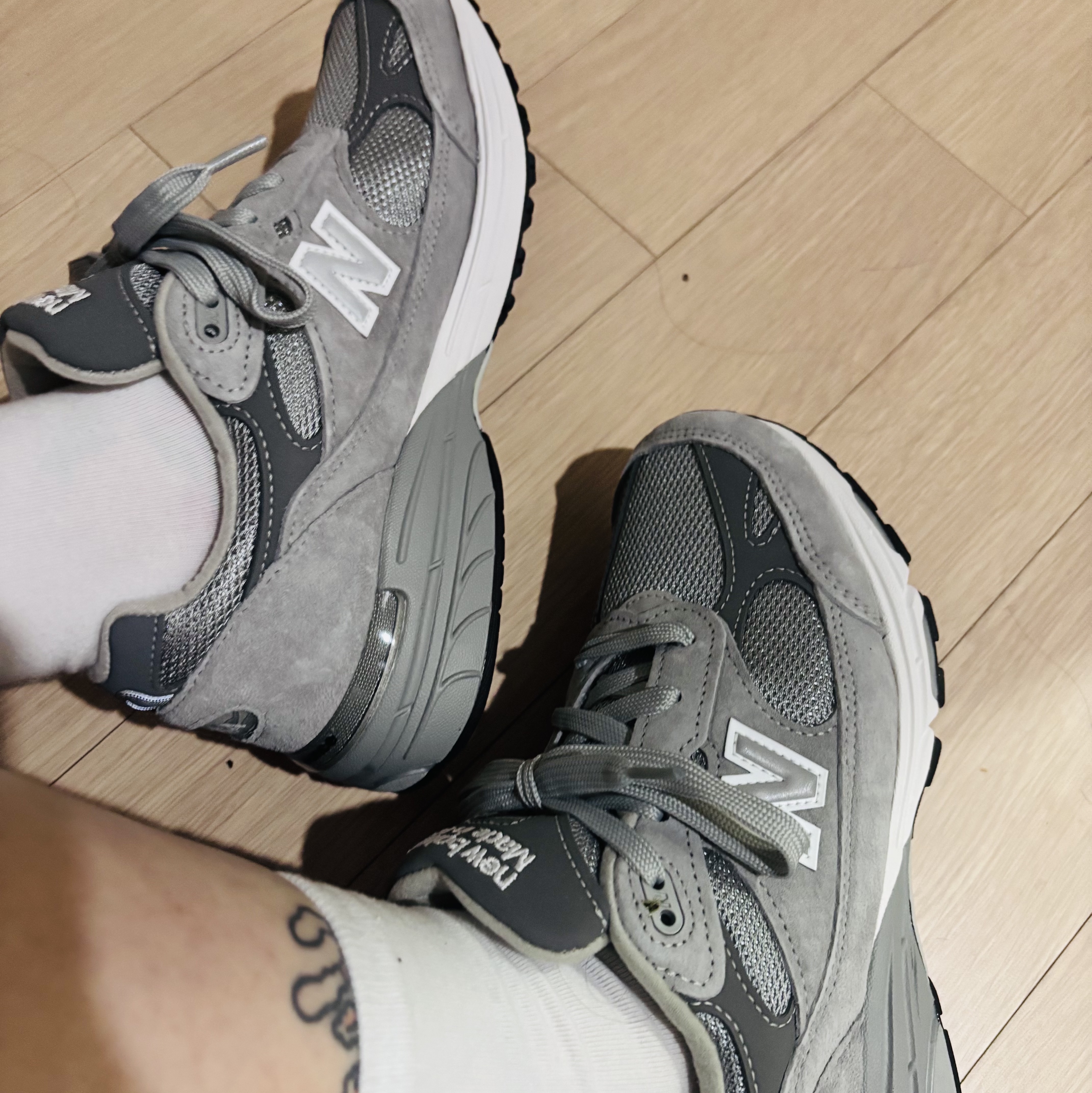 (W) New Balance 993 Made in USA Grey - B Standard 착용 스타일 - 2