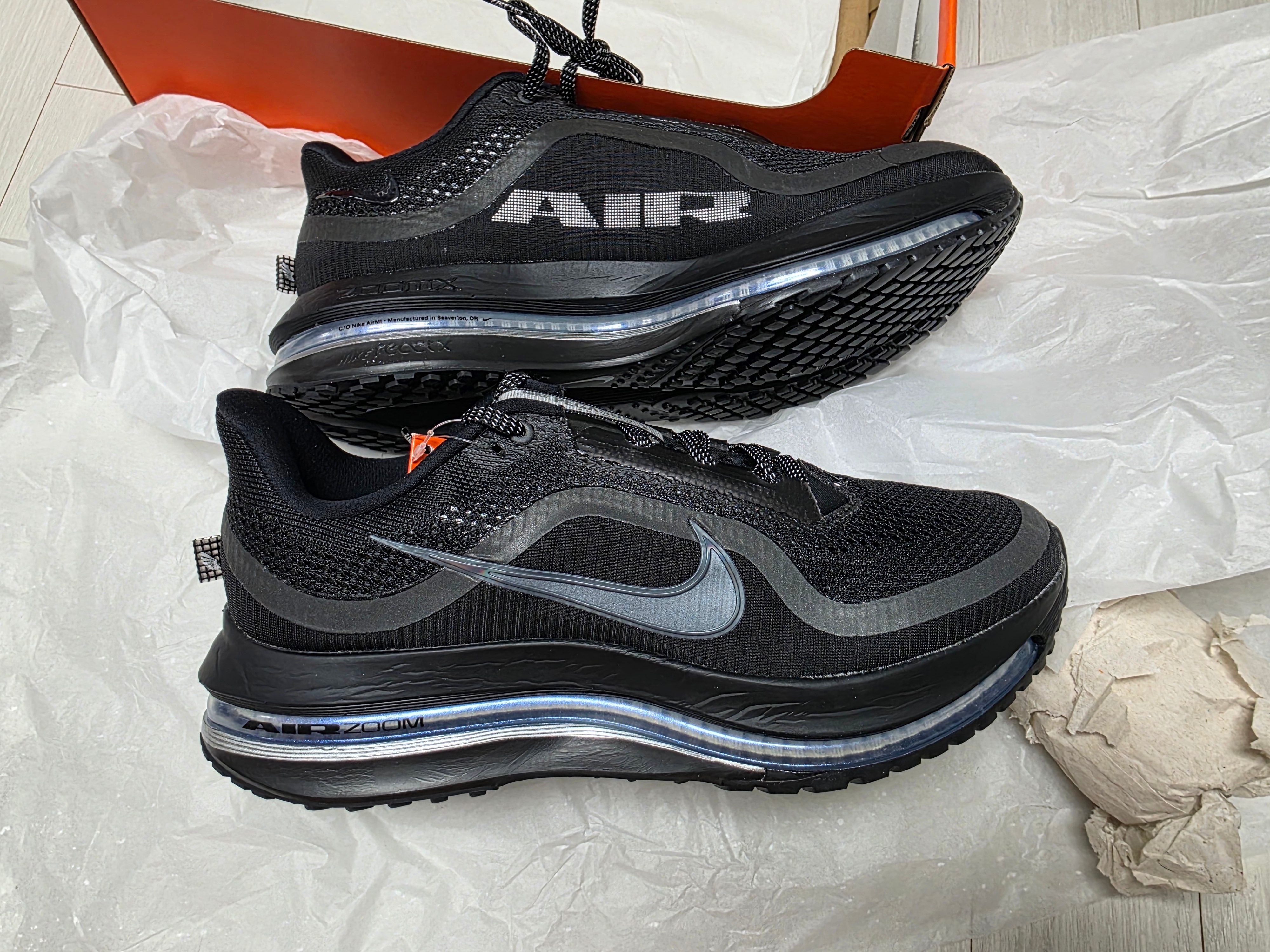 Nike Pegasus Premium Black Metallic Silver 착용 스타일 - 4