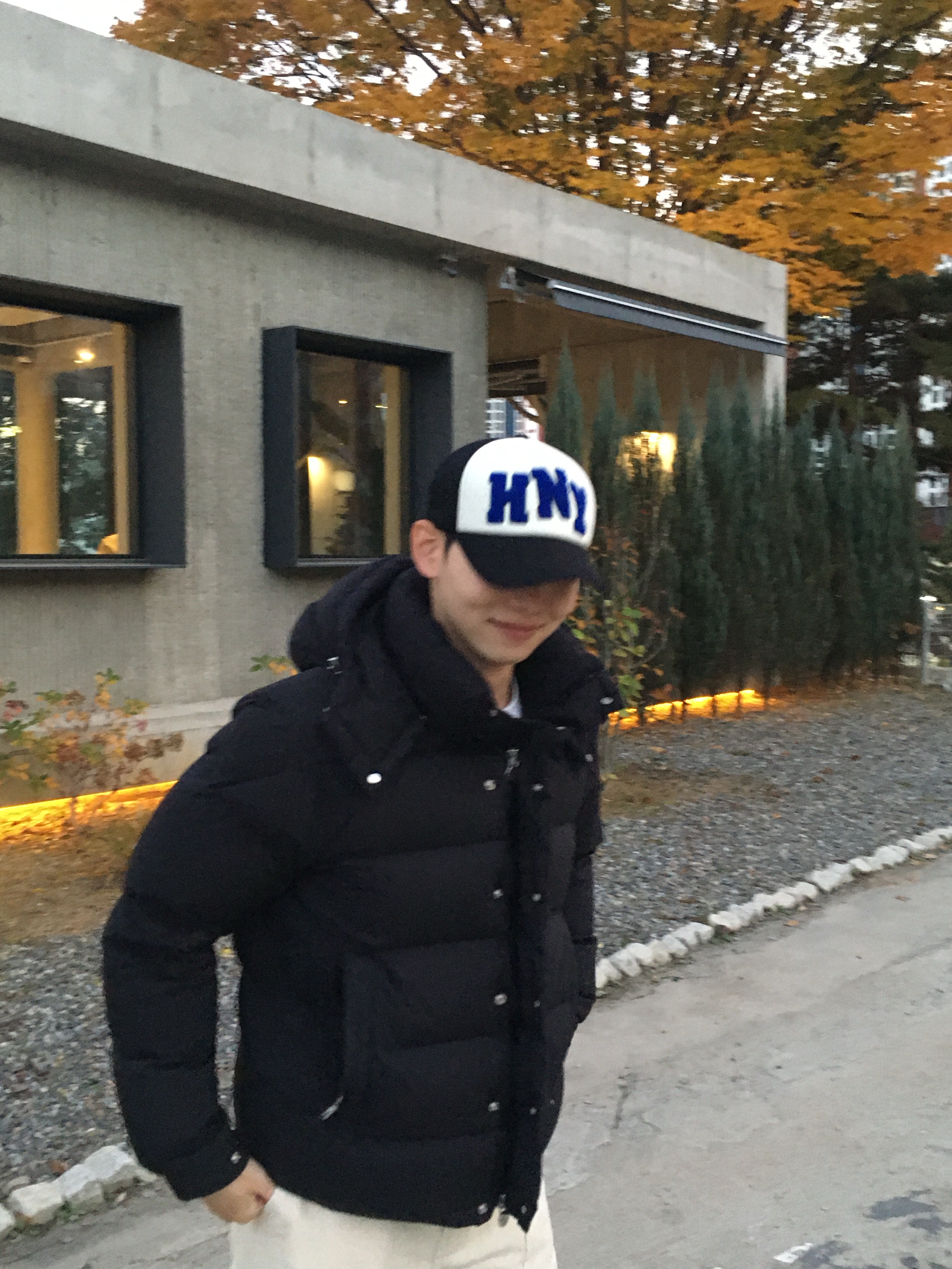 Honey Scoop House HNY Logo Trucker Cap Black, Moncler Vezere Short Down Jacket Black - 24FW 착용 스타일 - 3