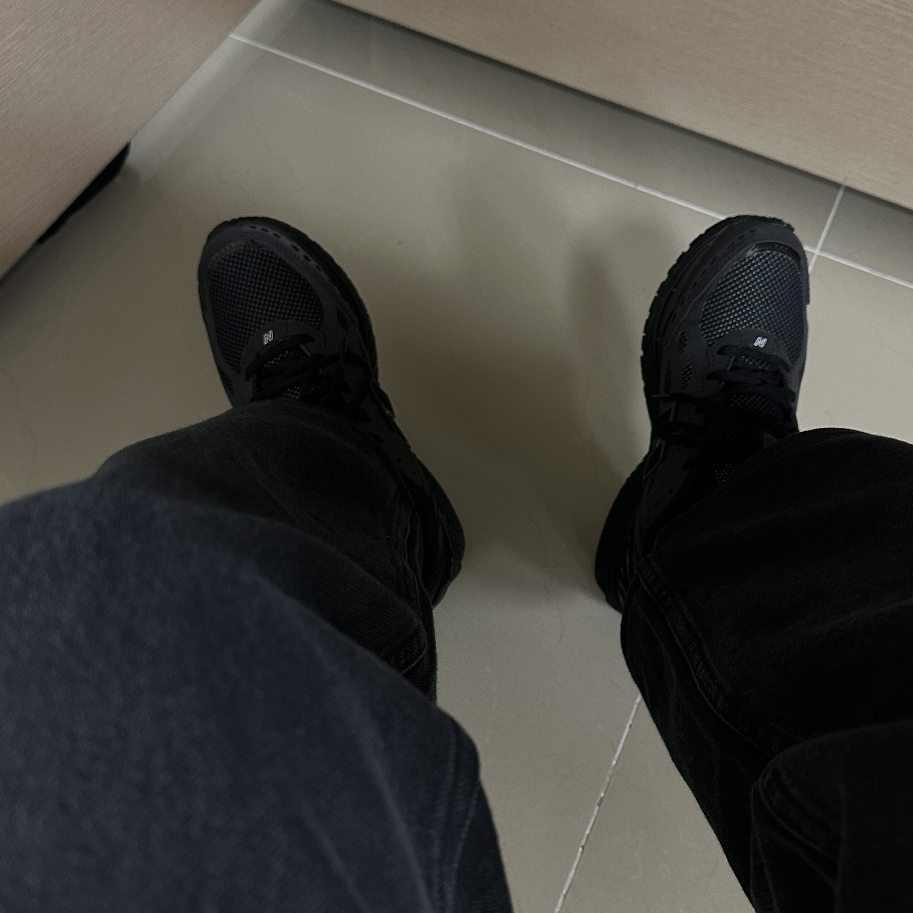 New Balance 1906W Black Silver Metallic 착용 스타일