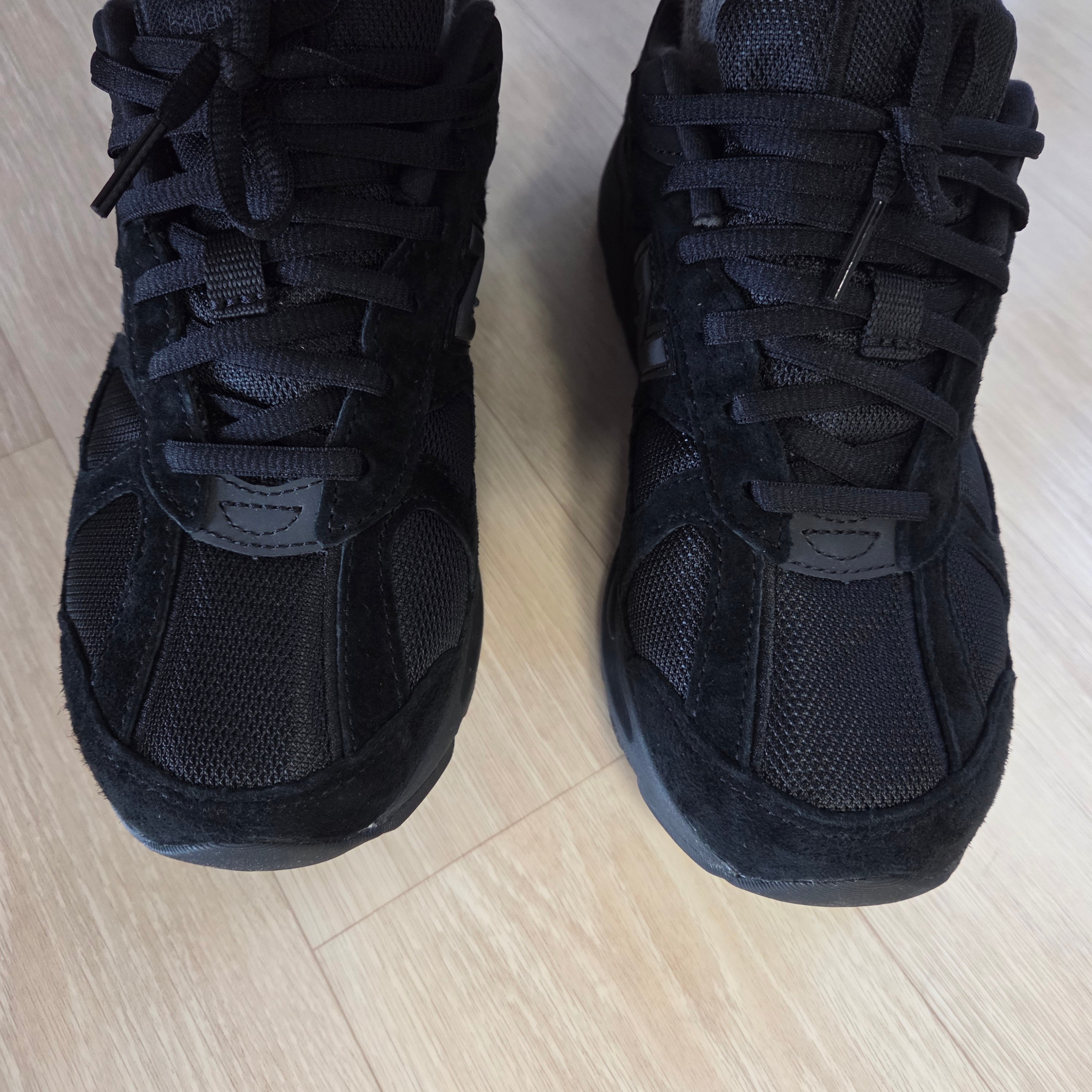 New Balance 878 Triple Black 착용 스타일 - 1