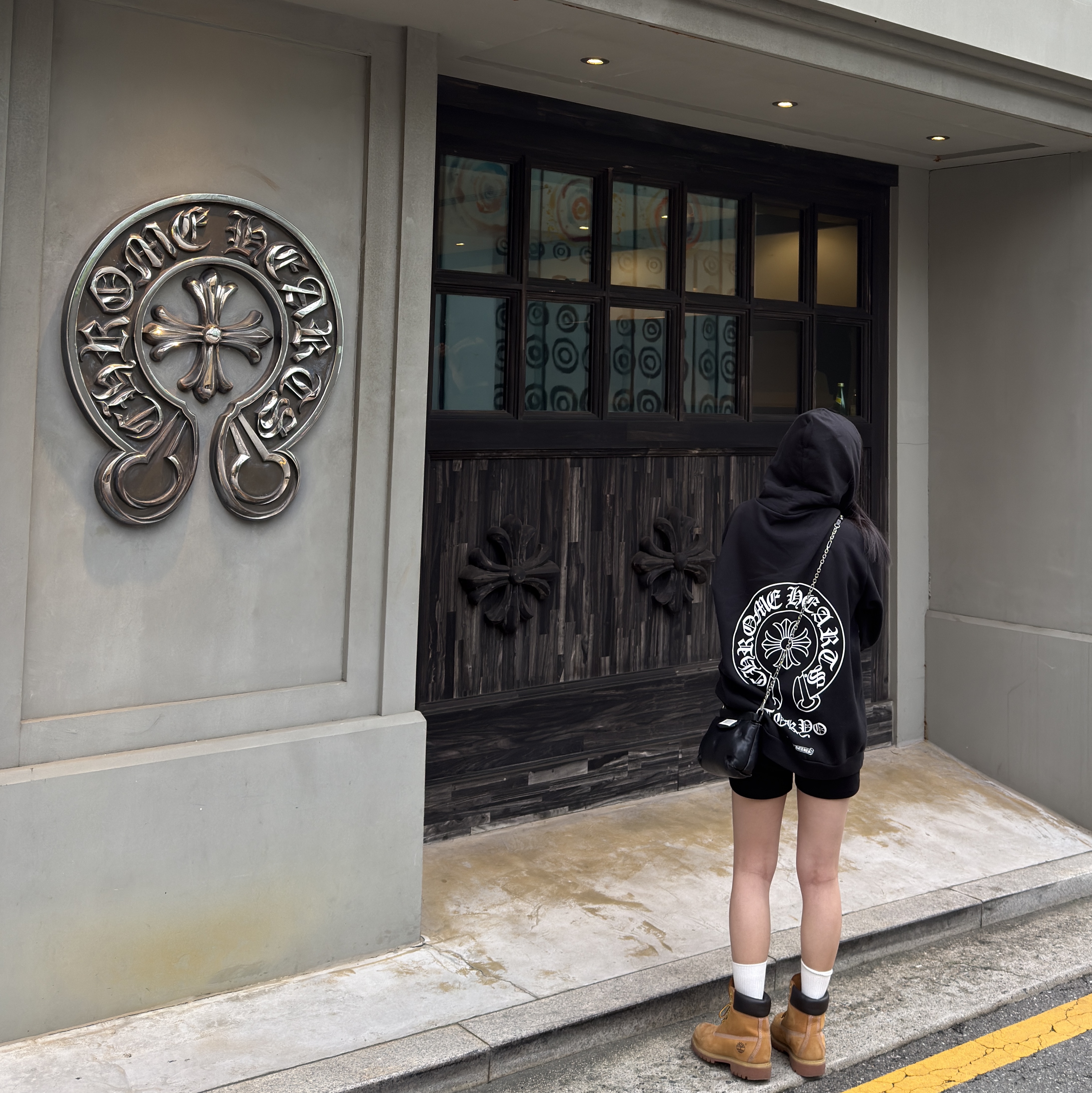 Chrome Hearts Horseshoe Hoodie Black - Tokyo Exclusive 착용 스타일 - 1