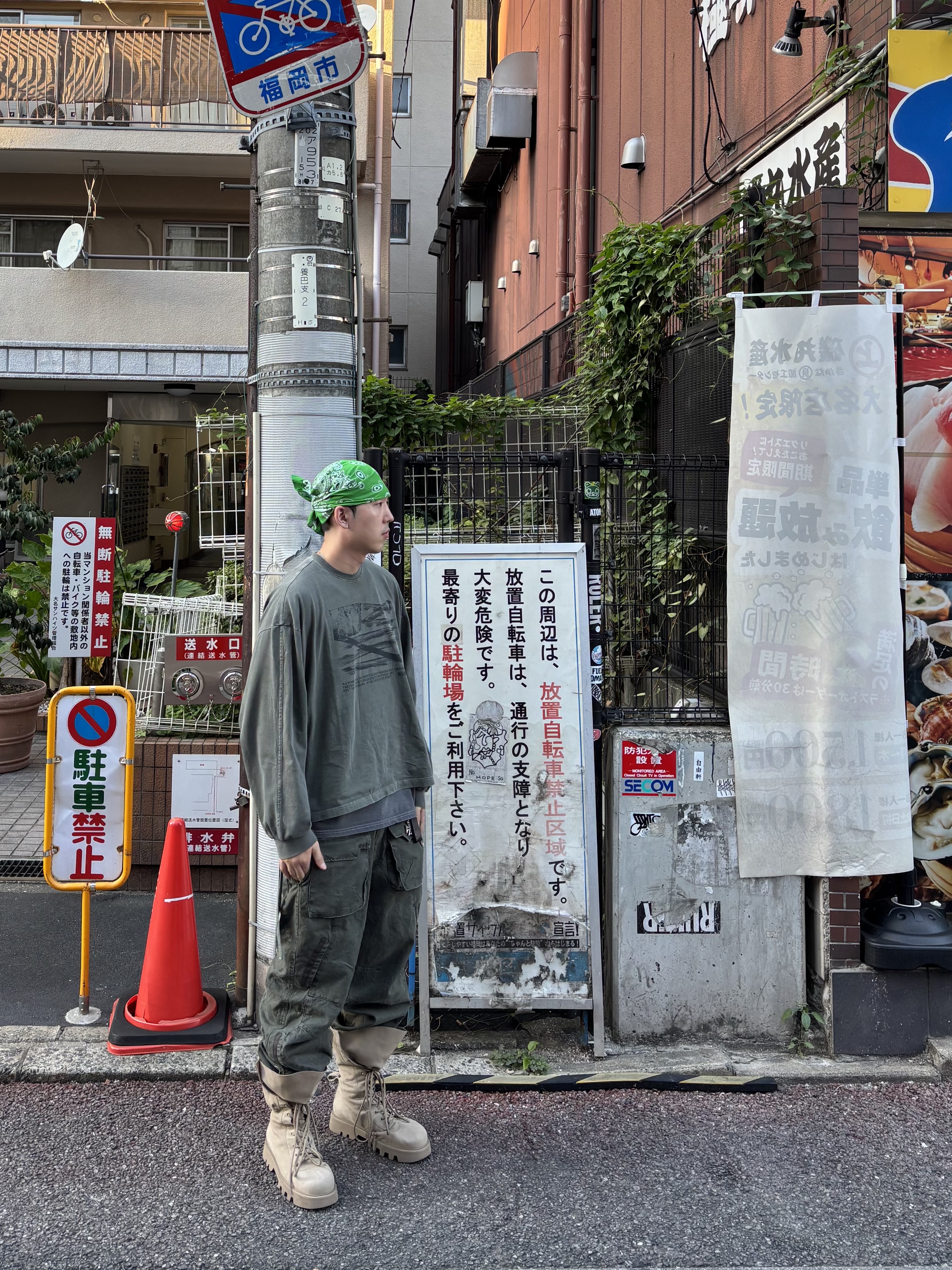 Wapworks Wp Military Shirring Crop Crewneck Khaki 착용 스타일 - 3