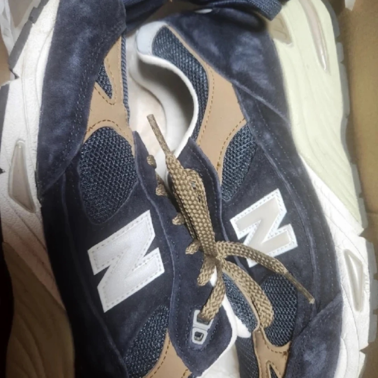 New Balance 991 Made in UK Navy Tan 착용 스타일