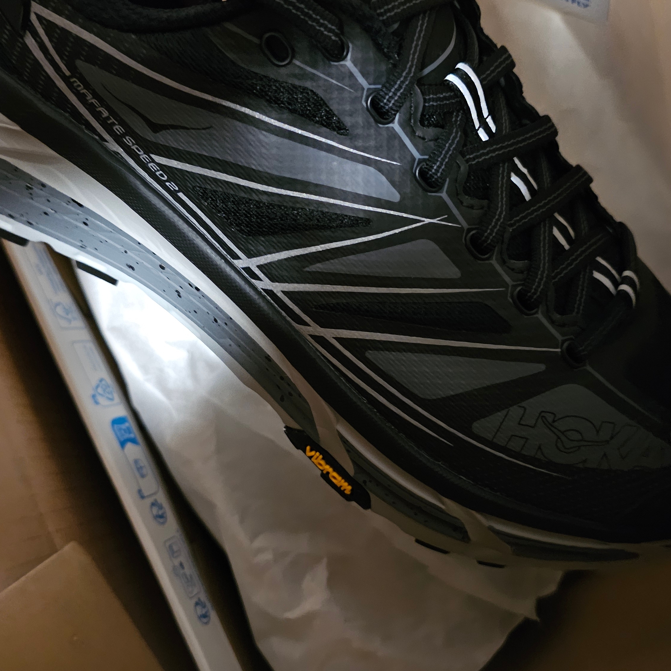 Hoka Mafate Speed 2 Black Castlerock 착용 스타일