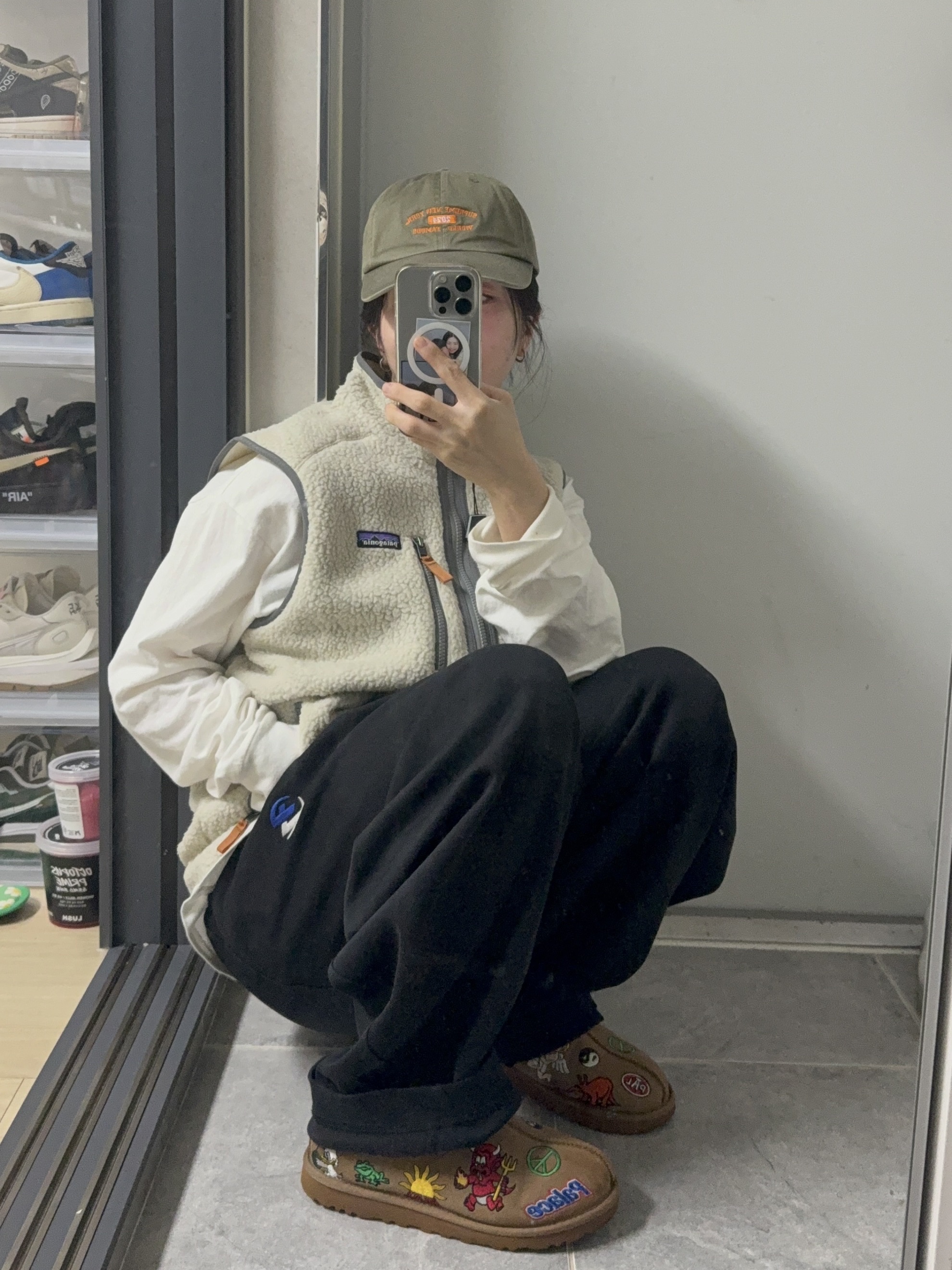 UGG x Palace Tasman Slipper Chestnut, Zara x Ader Error Jogger Pants Black 착용 스타일