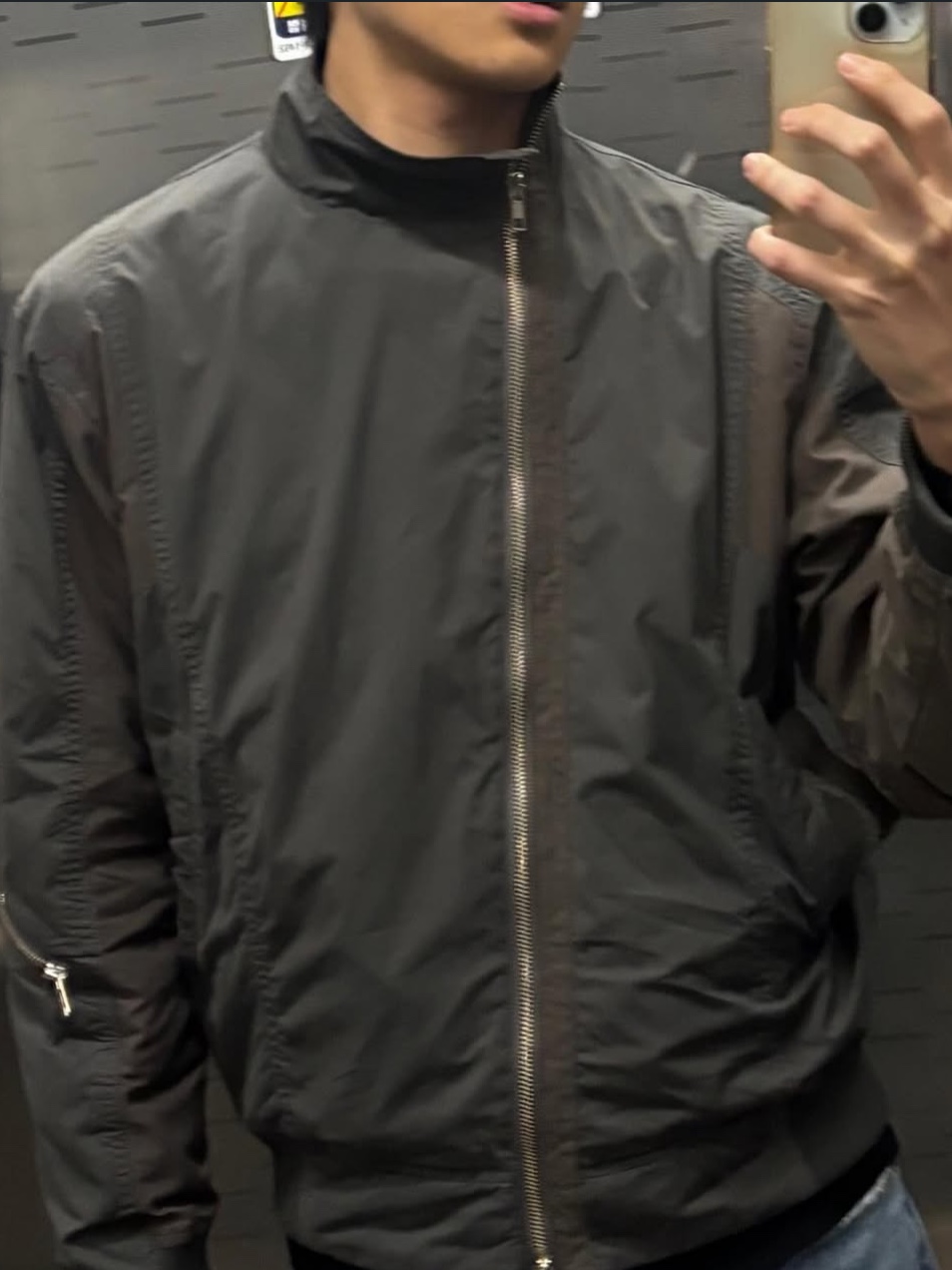 Asics Life Walker 010 Grey - 2E Wide, Ignota Core:10 Explorer Jacket Charcoal 착용 스타일 - 2