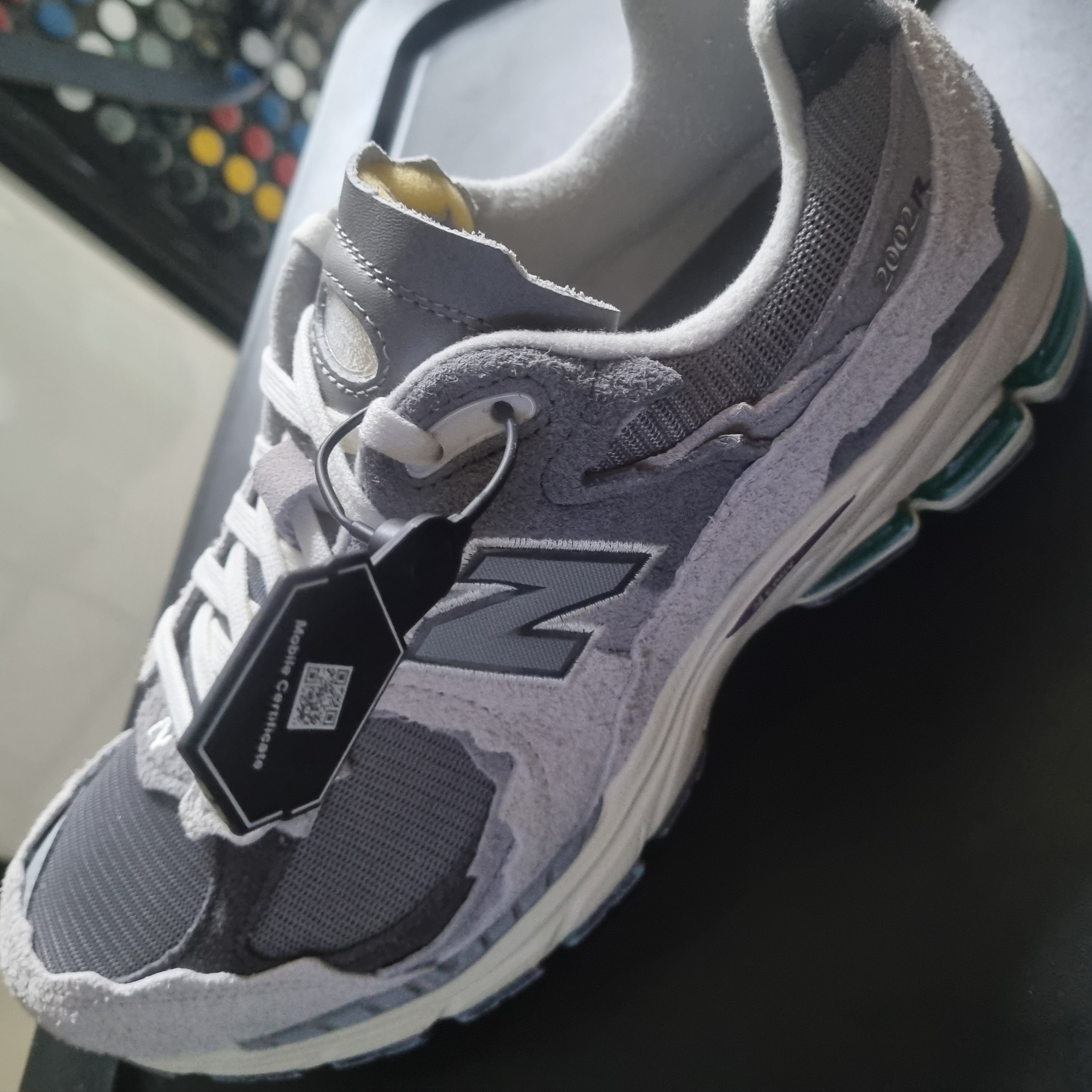 New Balance 2002R Protection Pack Rain Cloud 착용 스타일