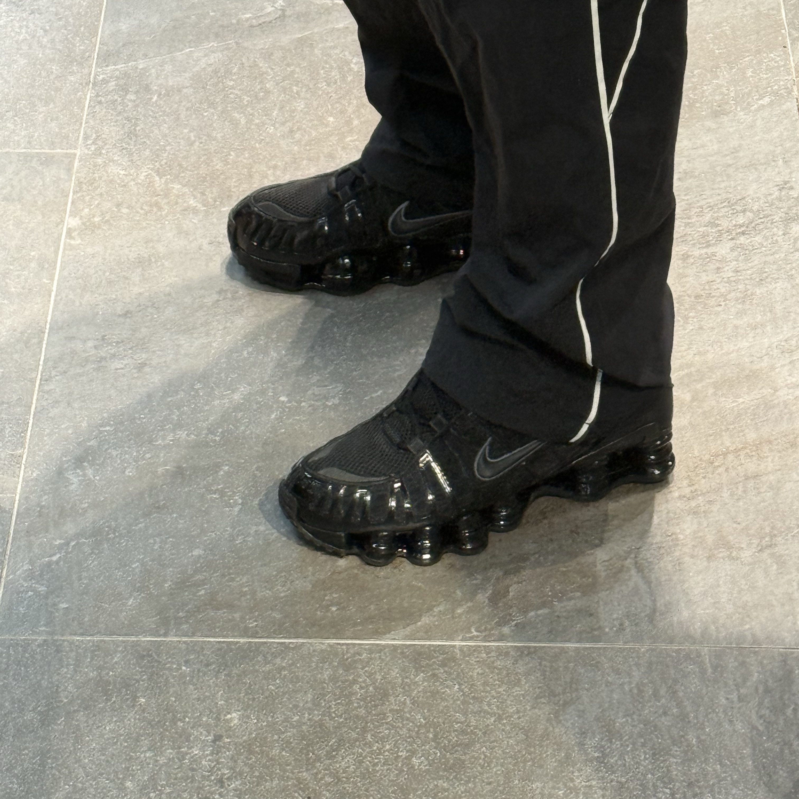 Nike Shox TL Black Metallic Hematite 착용 스타일