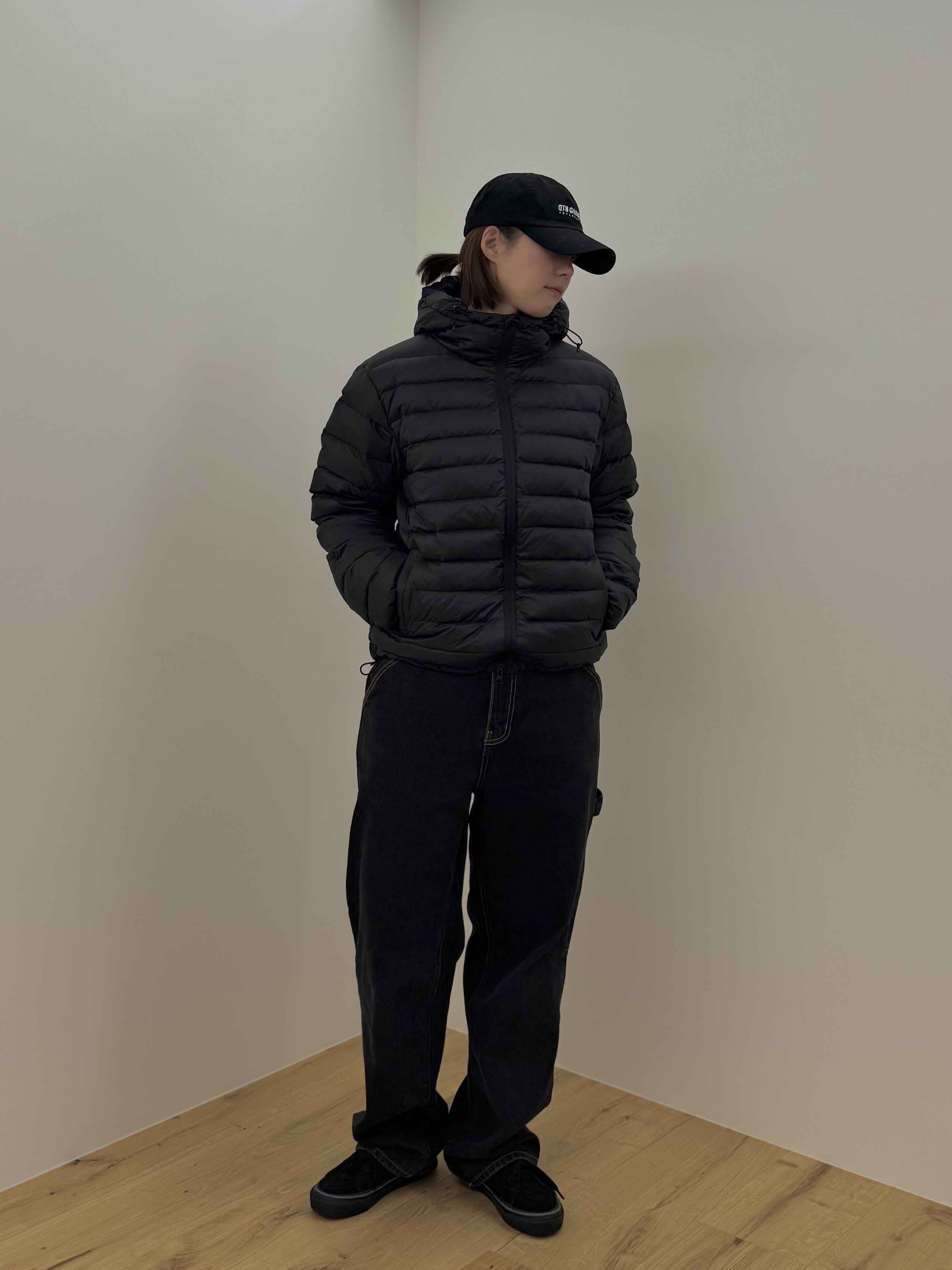 QT8 GARMENTS Duck Down Lightweight Jacket Black, Vans x Neighborhood Sk8-Mid 83 DX Black 착용 스타일 - 1