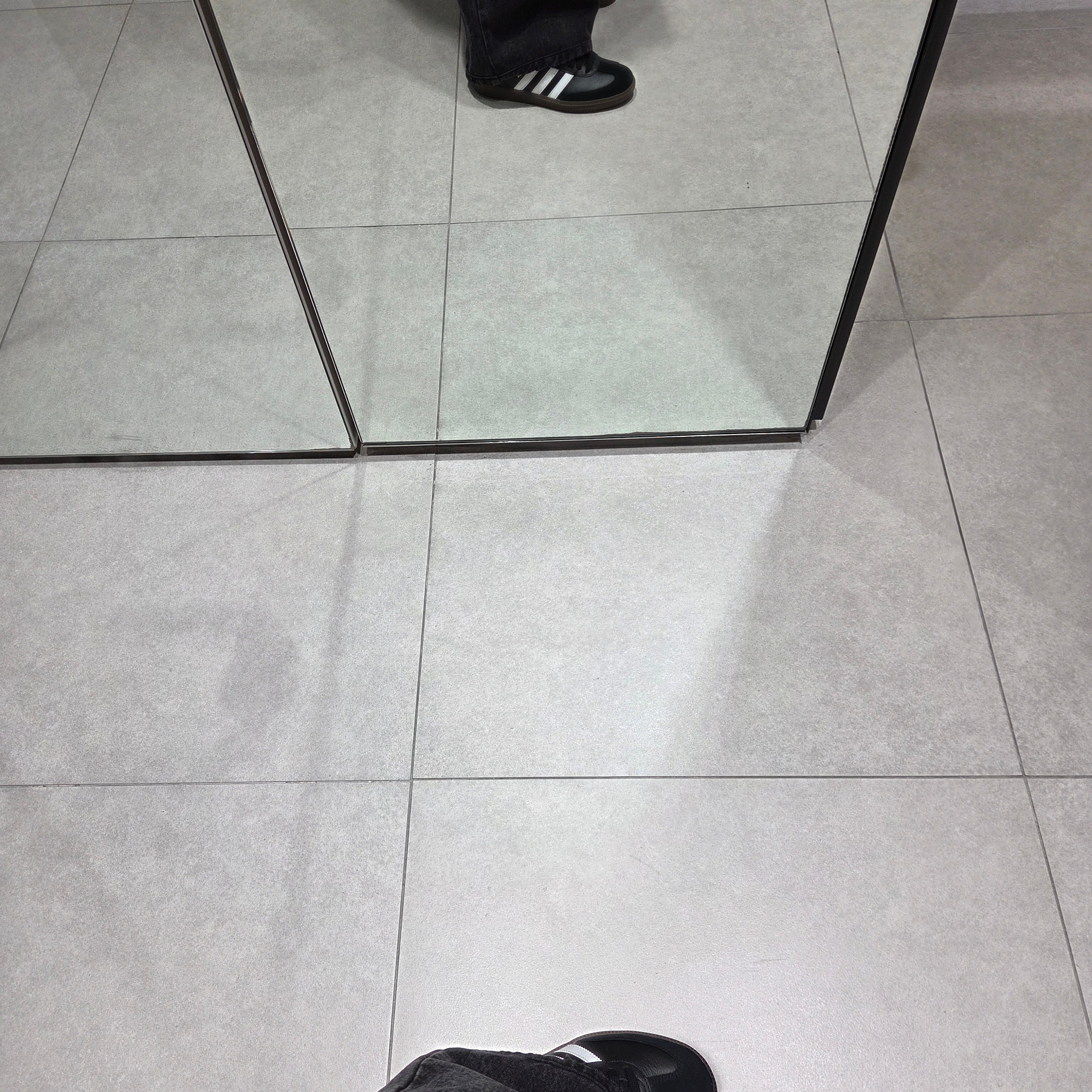 Adidas Samba OG Black White Gum 착용 스타일