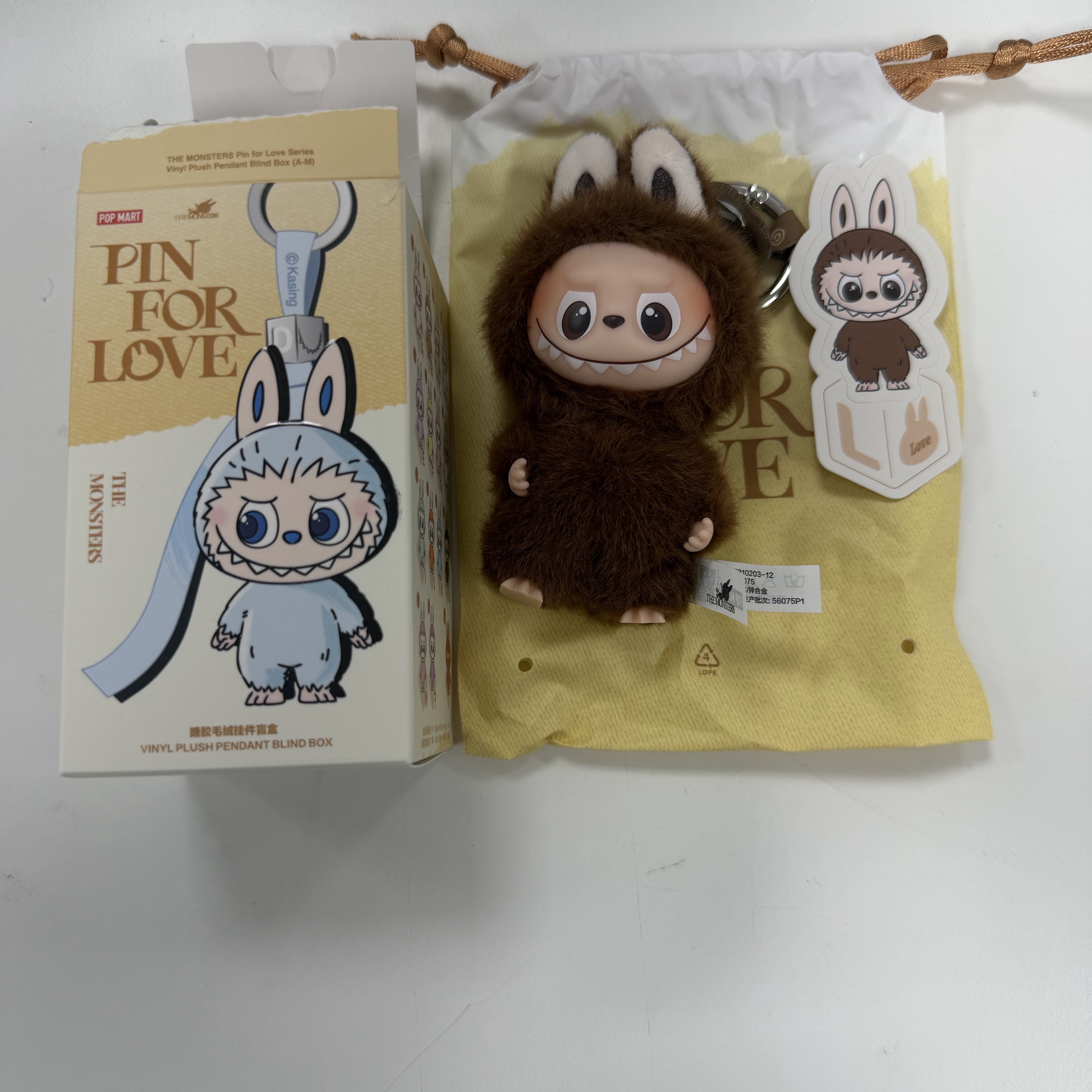 Pop Mart Labubu The Monsters Pin For Love Series Vinyl Plush Pendant Sealed Case (A-M) (1 Blind Box) 착용 스타일