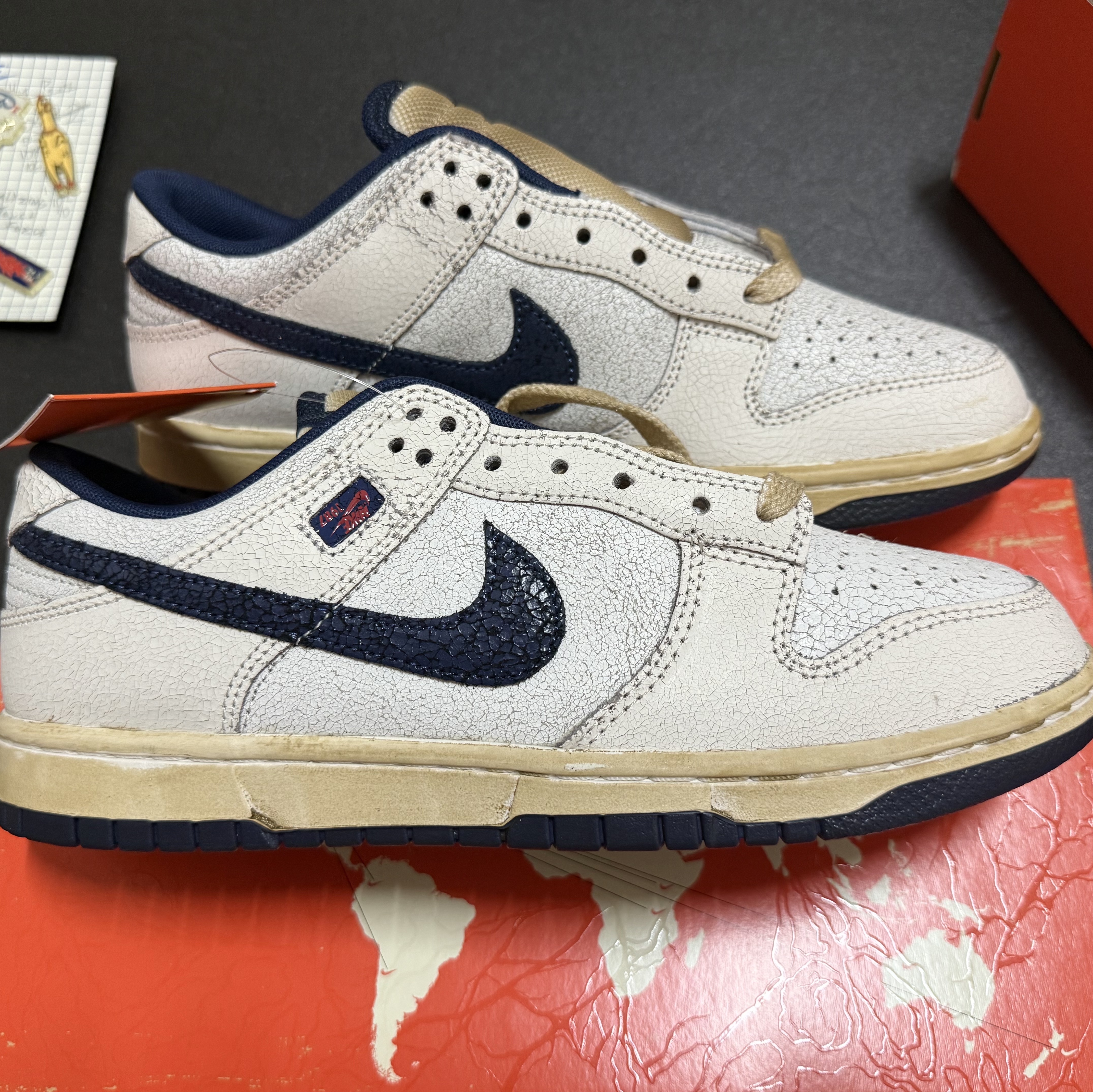 Nike x Stranger Things Dunk Low Phantom and Midnight Navy 착용 스타일 - 5