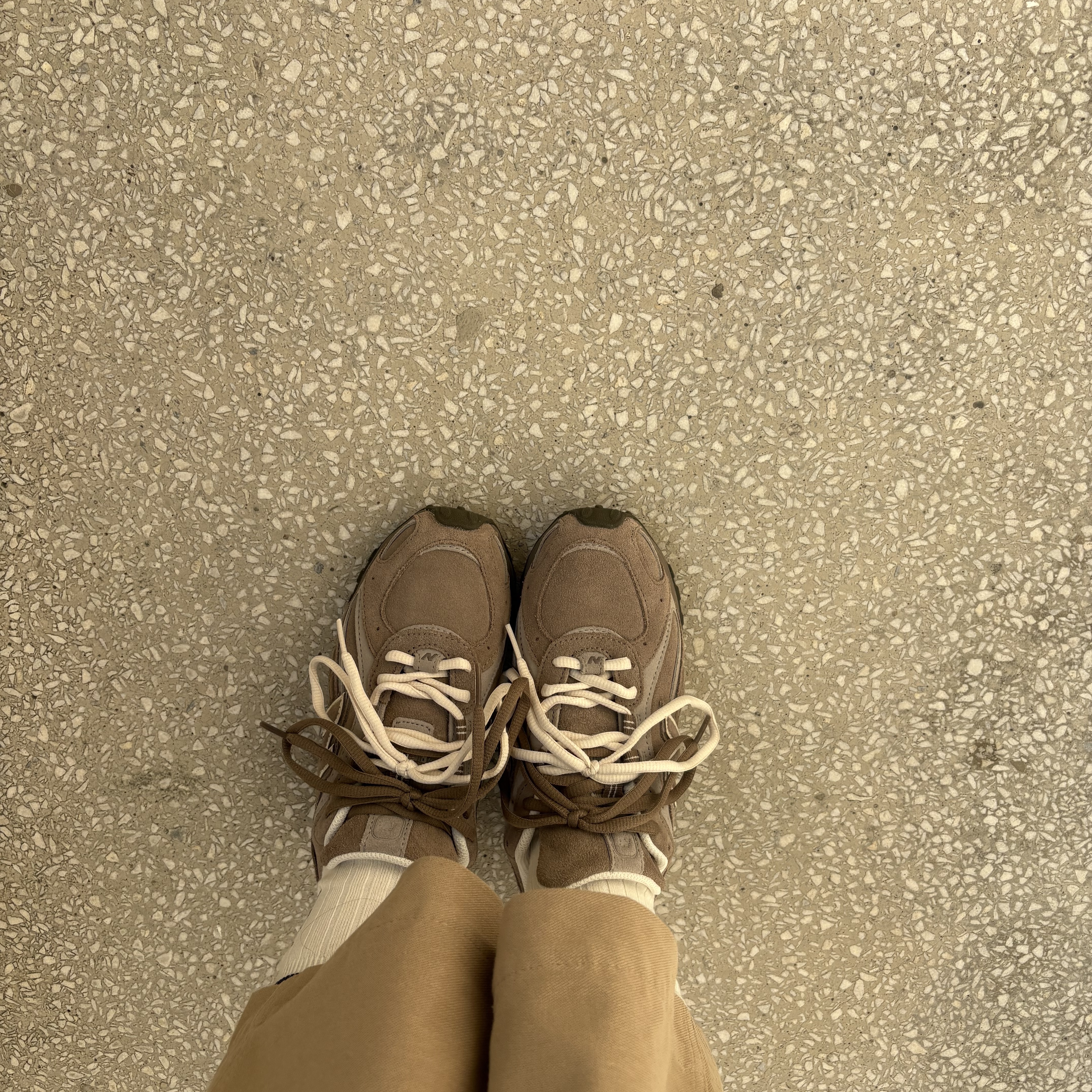 New Balance 204L Suede Mushroom Arid Stone 착용 스타일