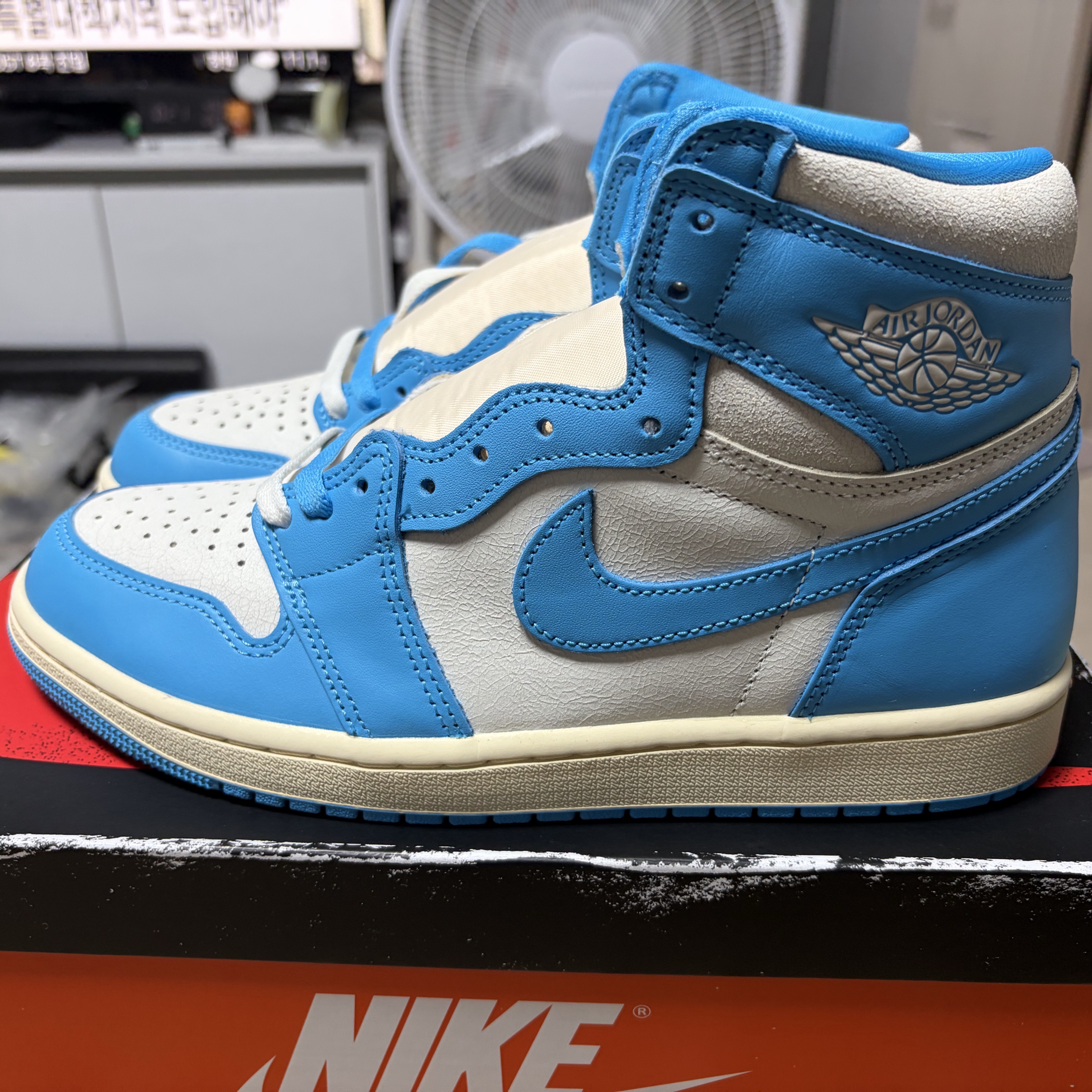 Jordan 1 Retro High OG UNC Reimagined 착용 스타일 - 1