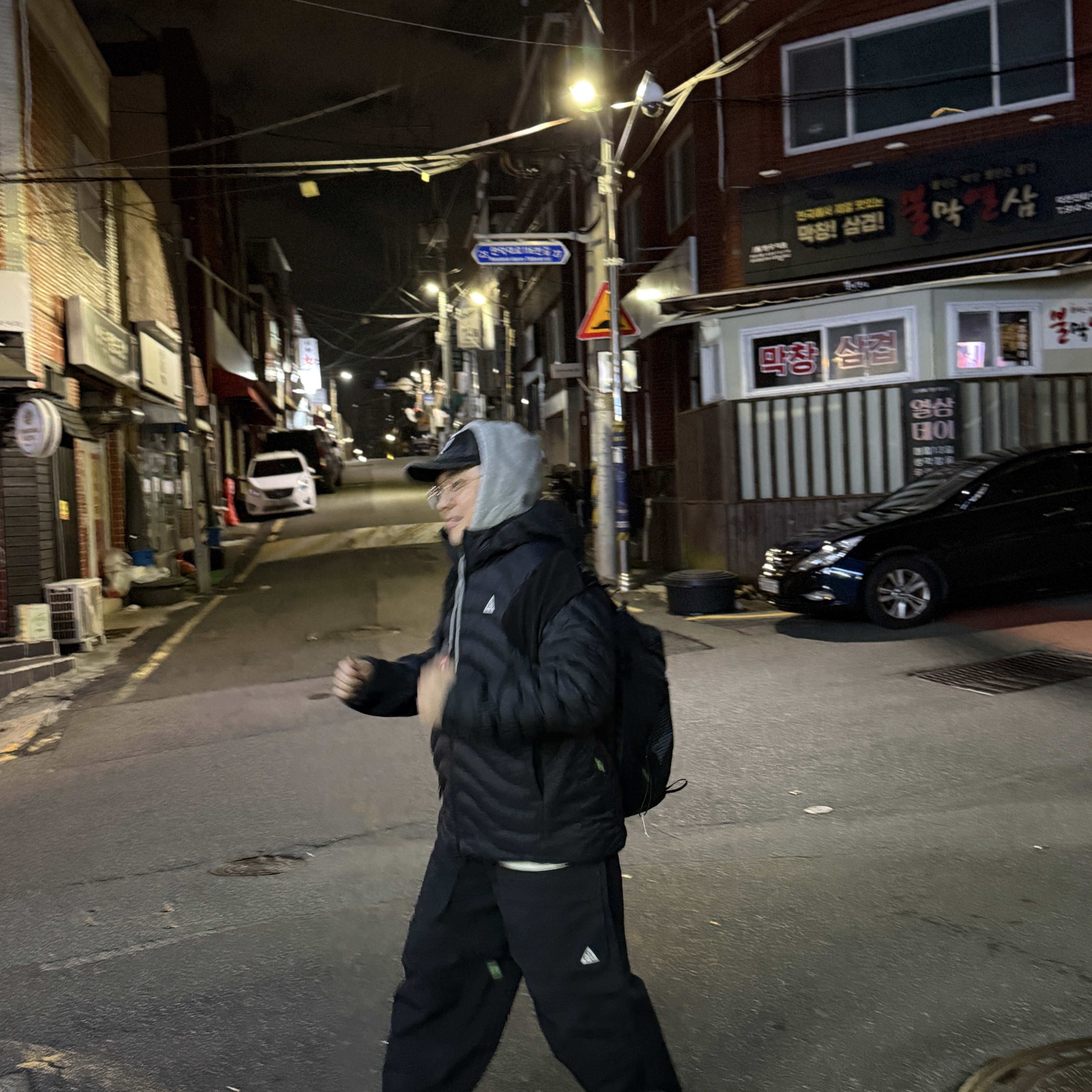 Nike ACG Lava Flow Therma-Fit ADV Jacket Black Summit White - Asia, Nike ACG Smith Summit Zip Cargo Pants Black Anthracite - Asia 착용 스타일