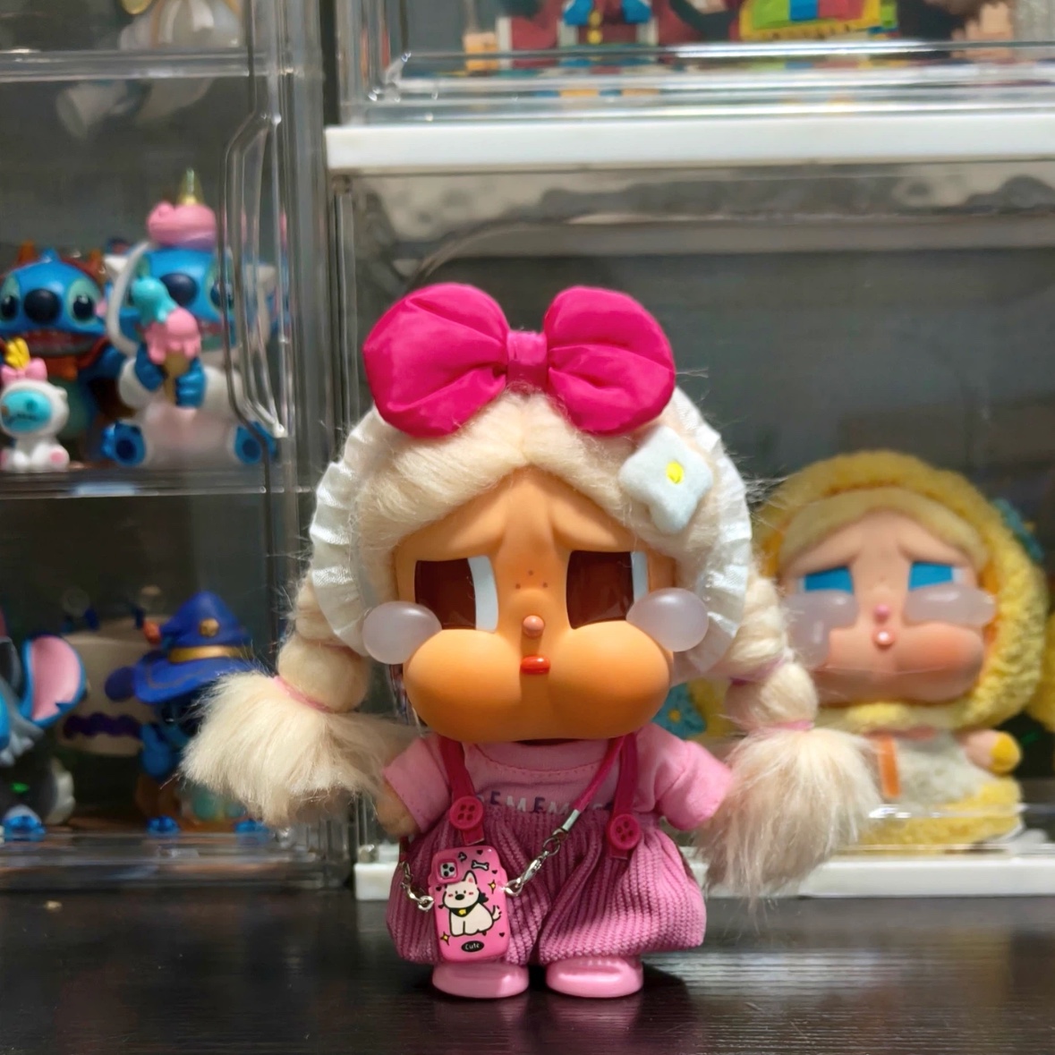 Pop Mart Crybaby Vacation Mode On Series Vinyl Plush Pendant Chilling on the Beach (Opened Case) 착용 스타일