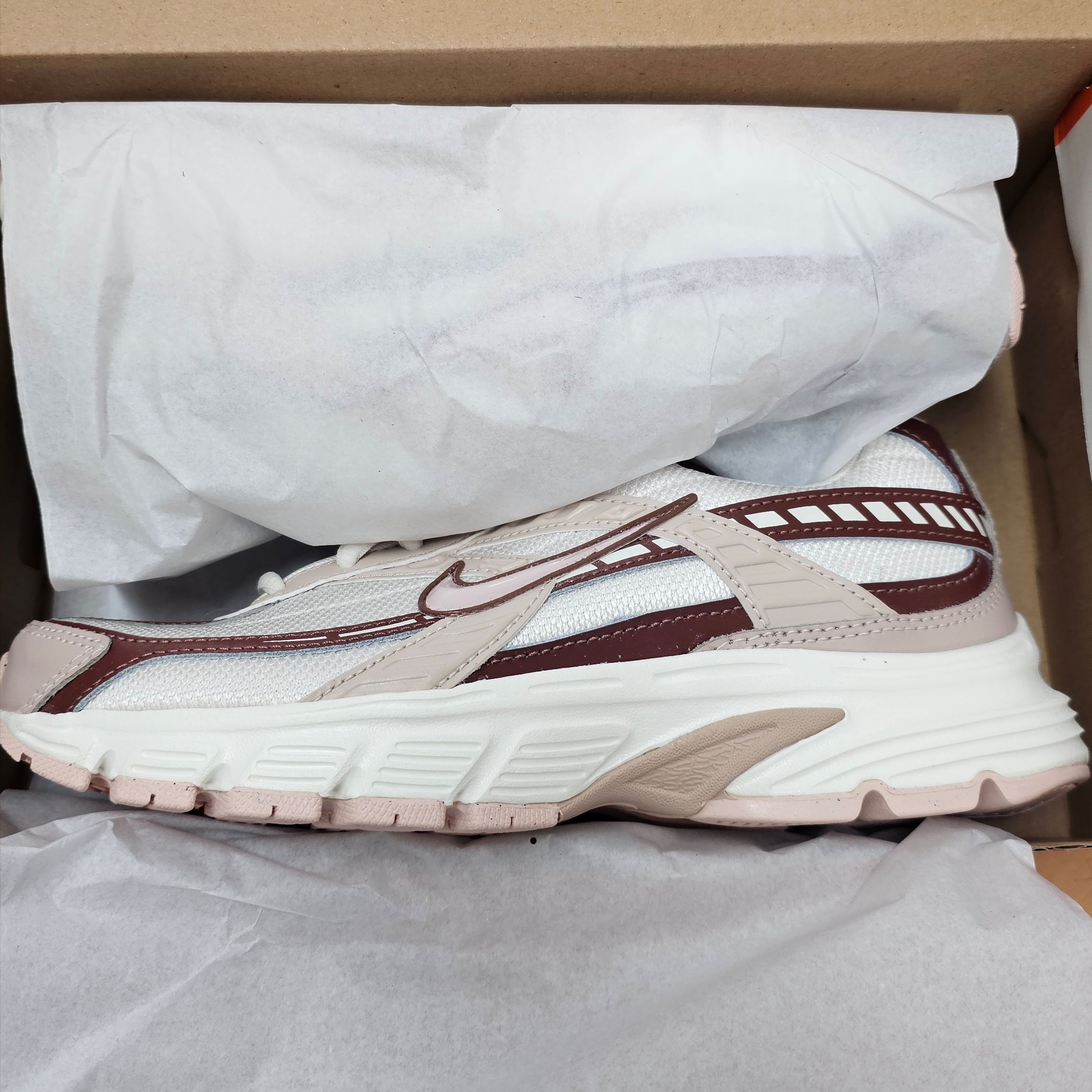 (W) Nike Initiator Phantom Fossil Stone 착용 스타일