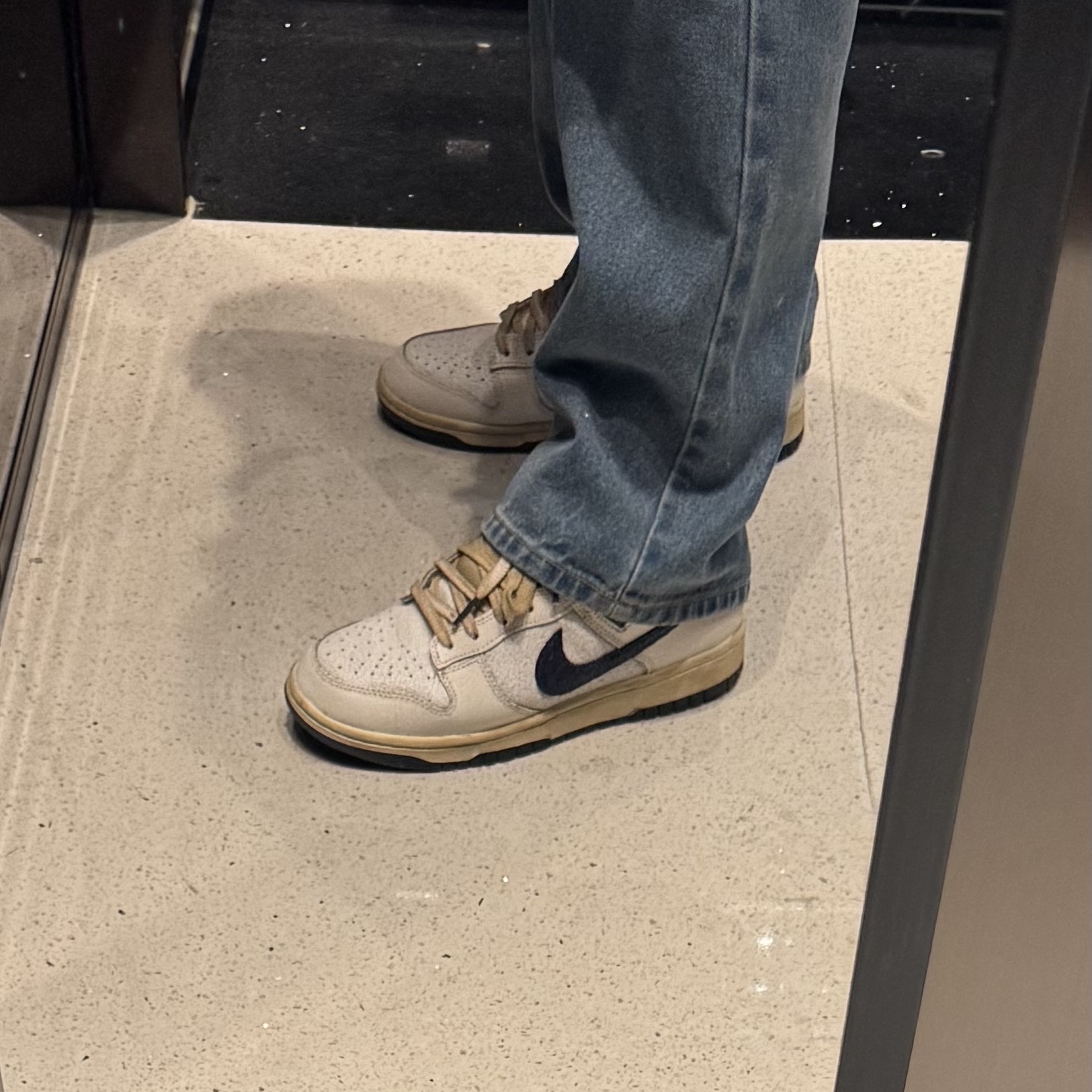 Nike x Stranger Things Dunk Low Phantom and Midnight Navy 착용 스타일