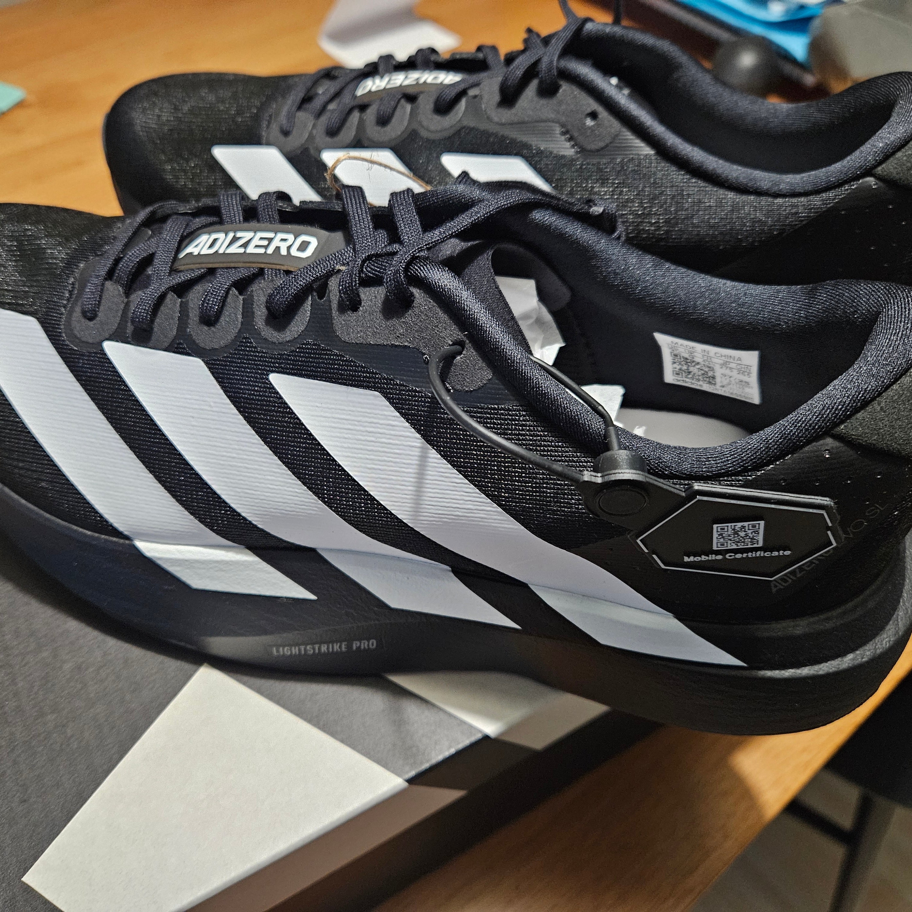 Adidas Adizero EVO SL Core Black Cloud White 착용 스타일