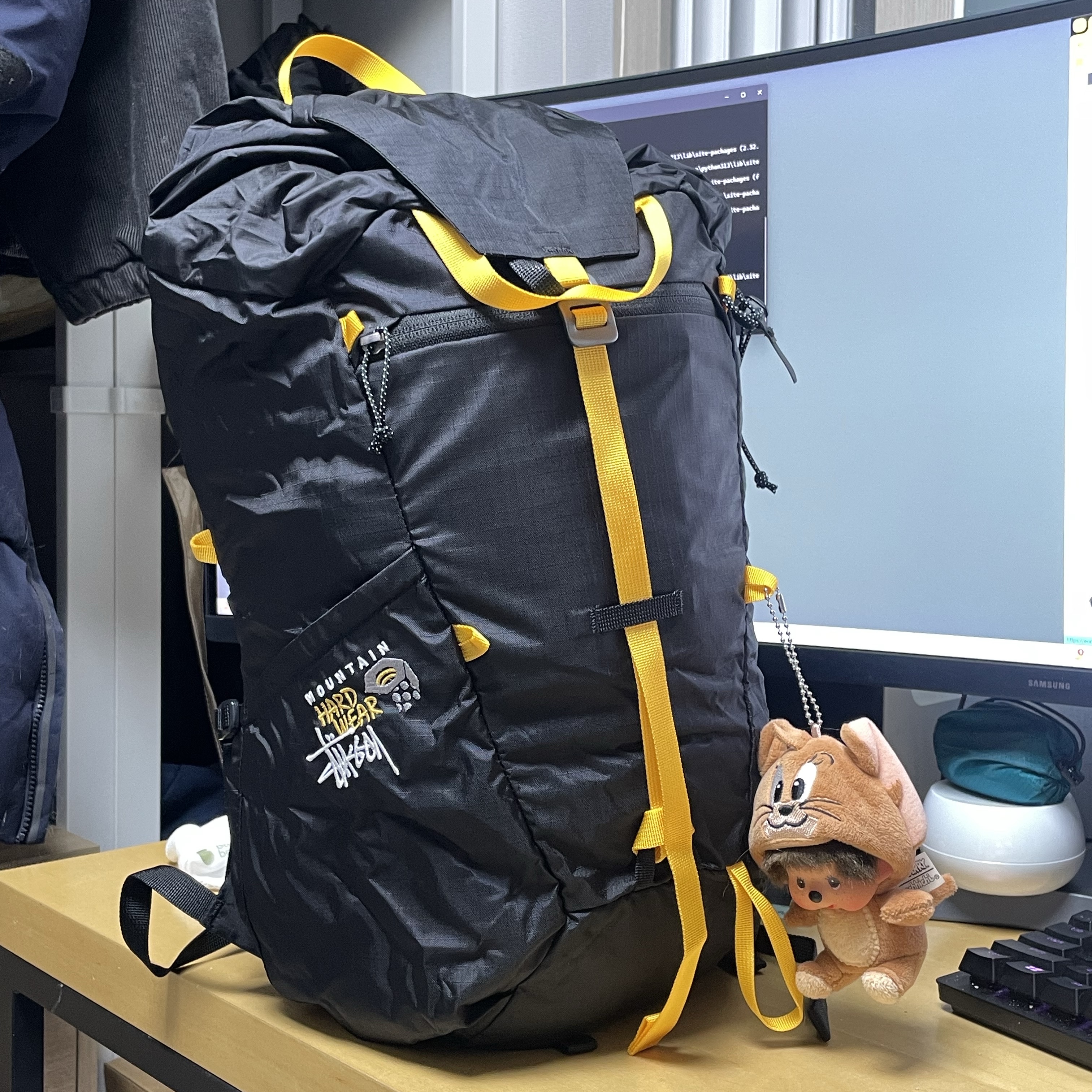 Stussy x Mountain Hardwear Ul 20 Backpack Black, Monchhichi x Tom & Jerry SS Doll Mini Key Chain Jerry 착용 스타일
