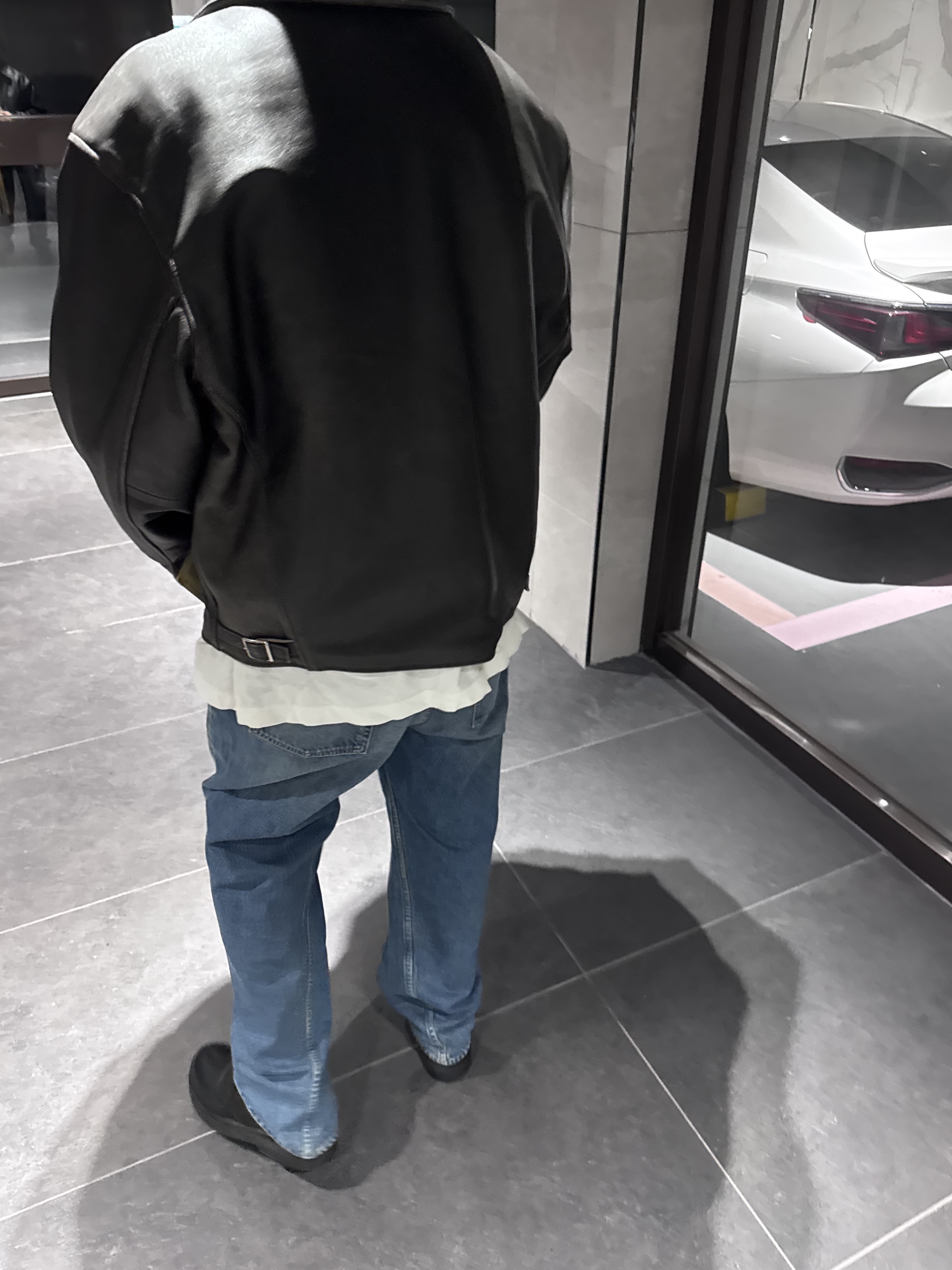 Supreme x Schott Leather Racer Jacket Black - 25FW, Saint Mxxxxxx Love Ur Saint L/S T-Shirt White - 24AW 착용 스타일 - 1
