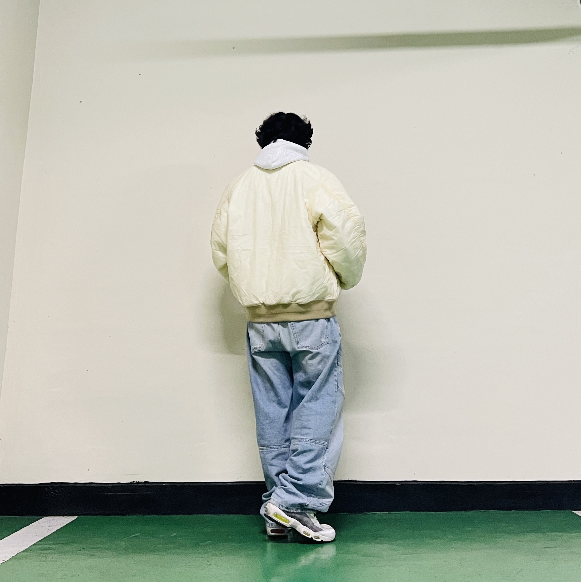 Stussy Waxed Built Bomber Jacket Cream, Nike Air Max 95 Greedy 2.0 착용 스타일 - 3