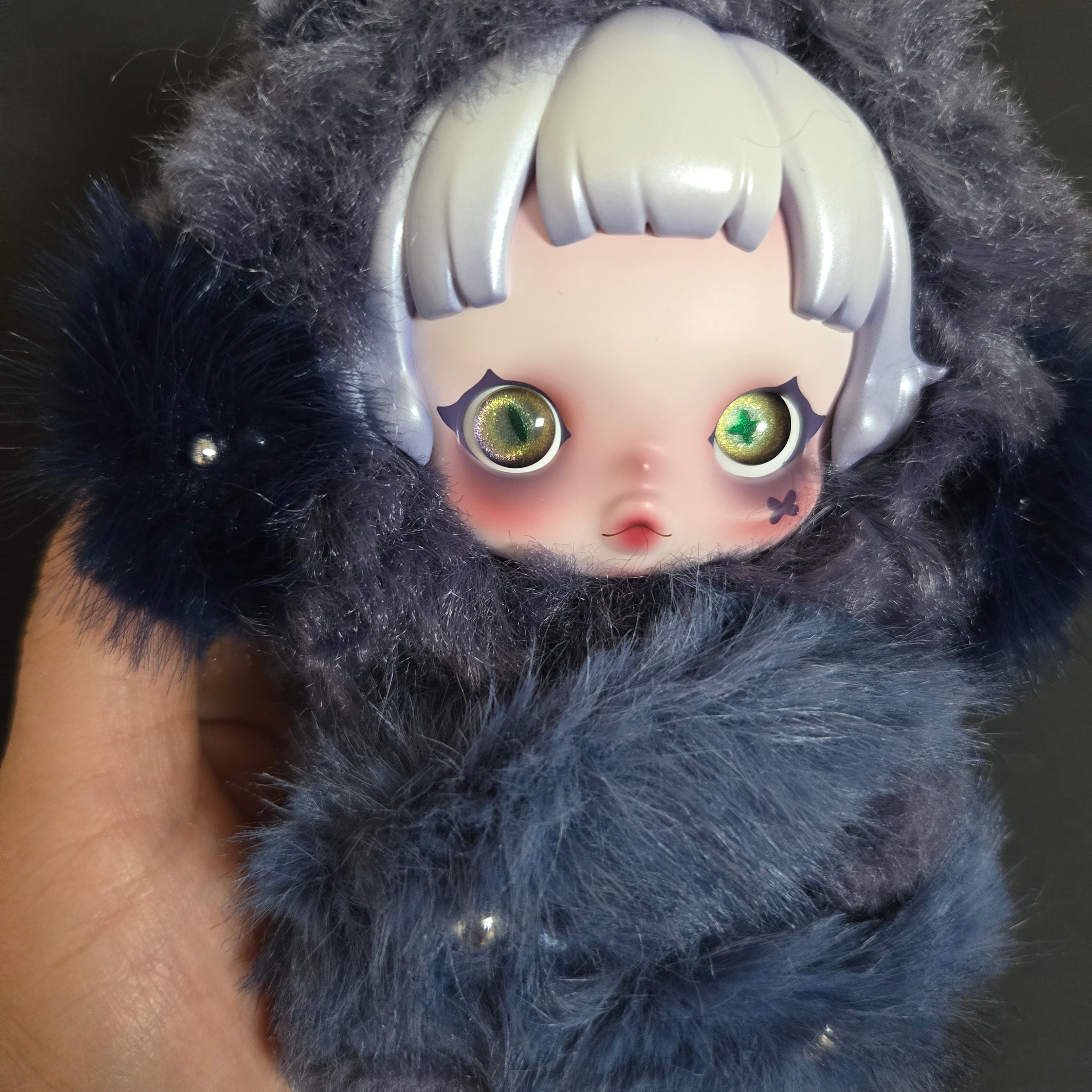 Pop Mart Skullpanda You Found Me ! Series Plush Doll Pendant Cerberus (Opened Case), Pop Mart Labubu The Monsters Highlight Series Sealed Case (6 Blind Boxes) 착용 스타일 - 1
