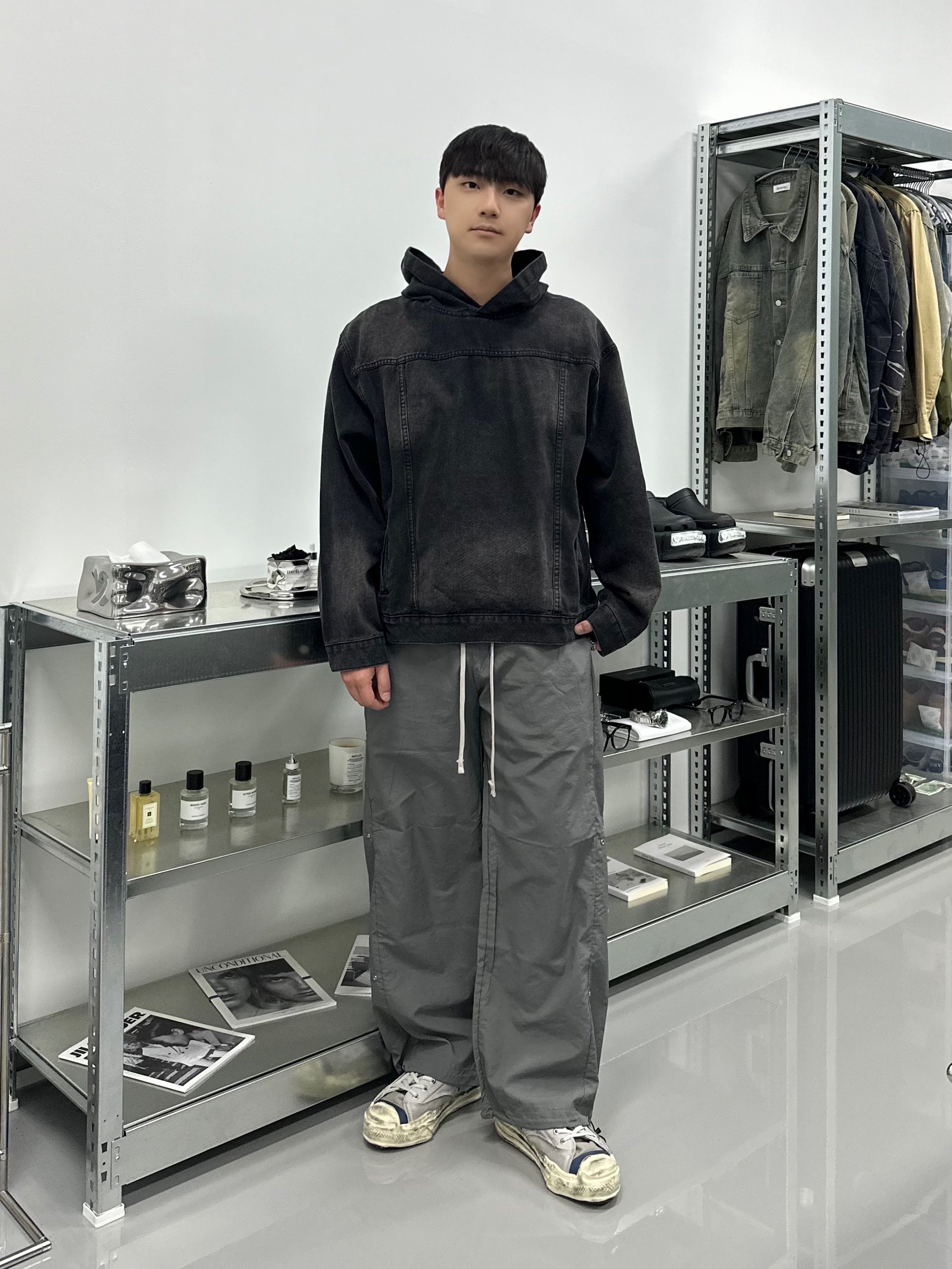 Maison Mihara Yasuhiro Blakey OG Sole Canvas Low-top Sneakers Grey 착용 스타일 - 1