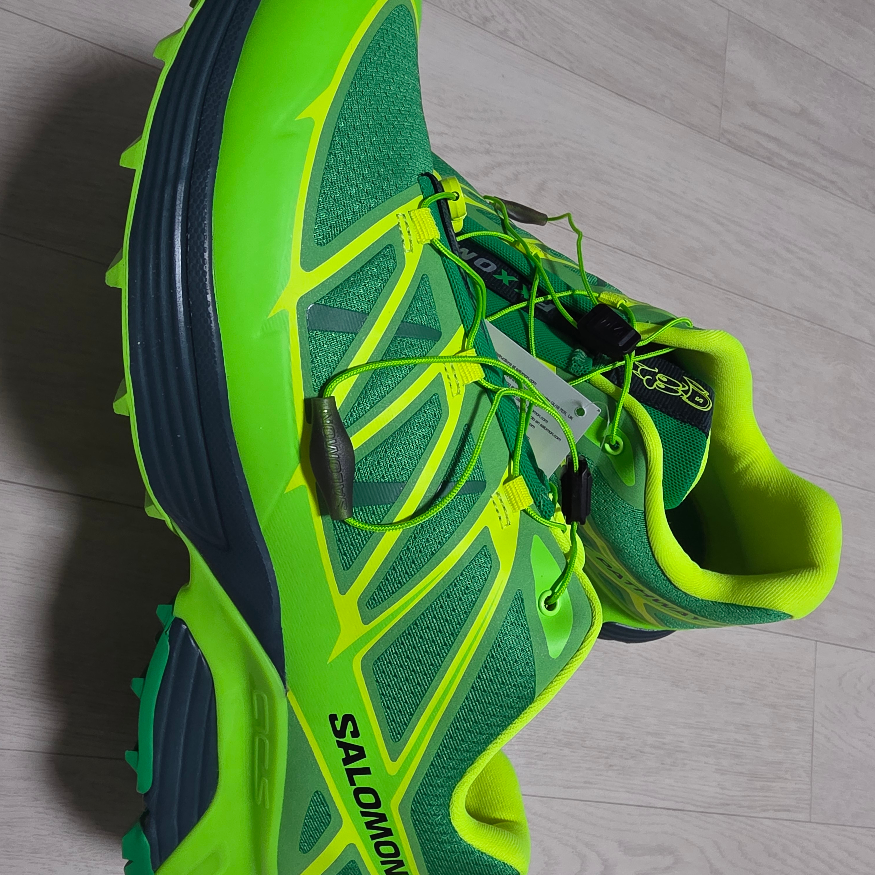 Salomon x Feid XT-Pathway 2 Bright Green Green Gecko 착용 스타일 - 3