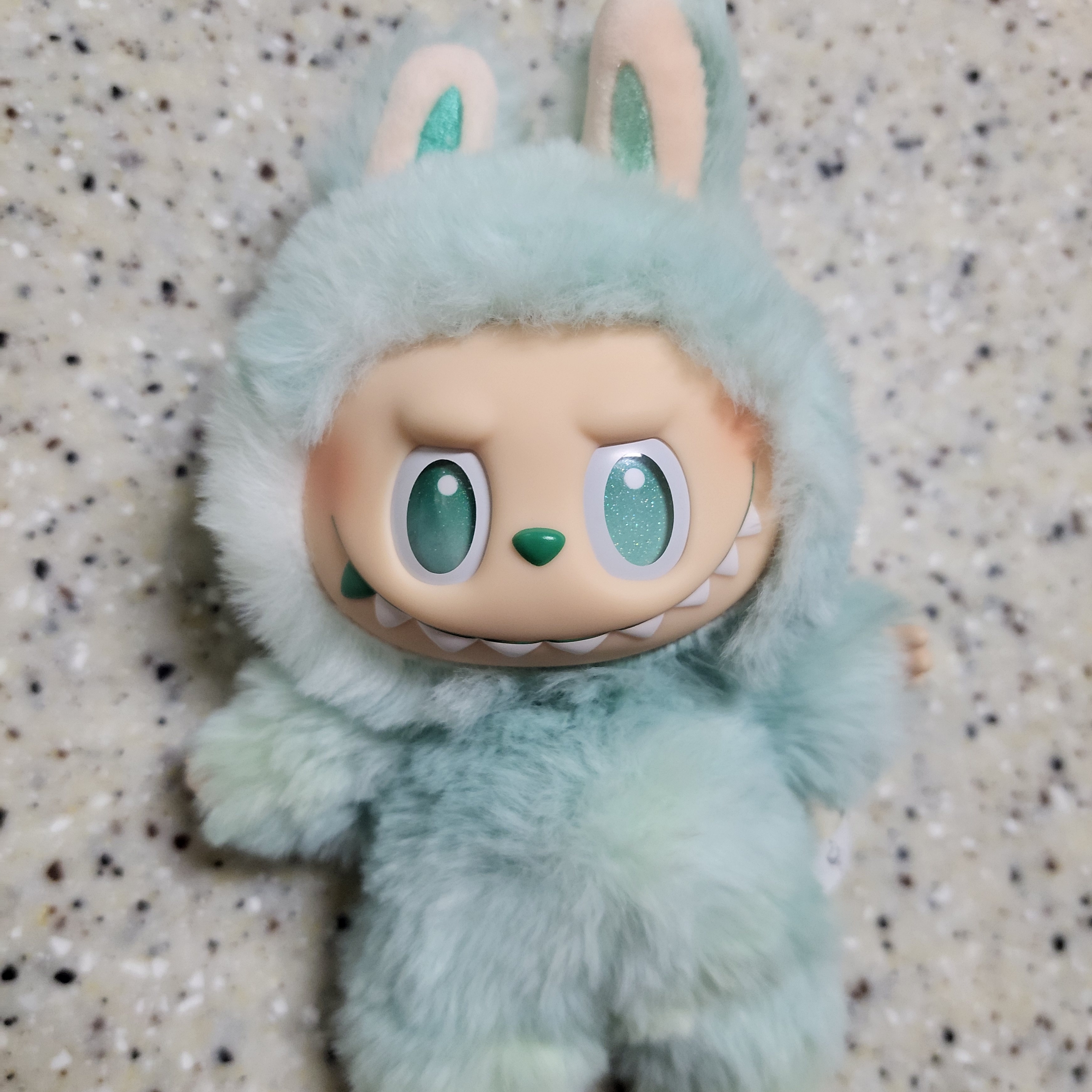 Pop Mart Labubu The Monsters Highlight Series Sealed Case (1 Blind Box) 착용 스타일