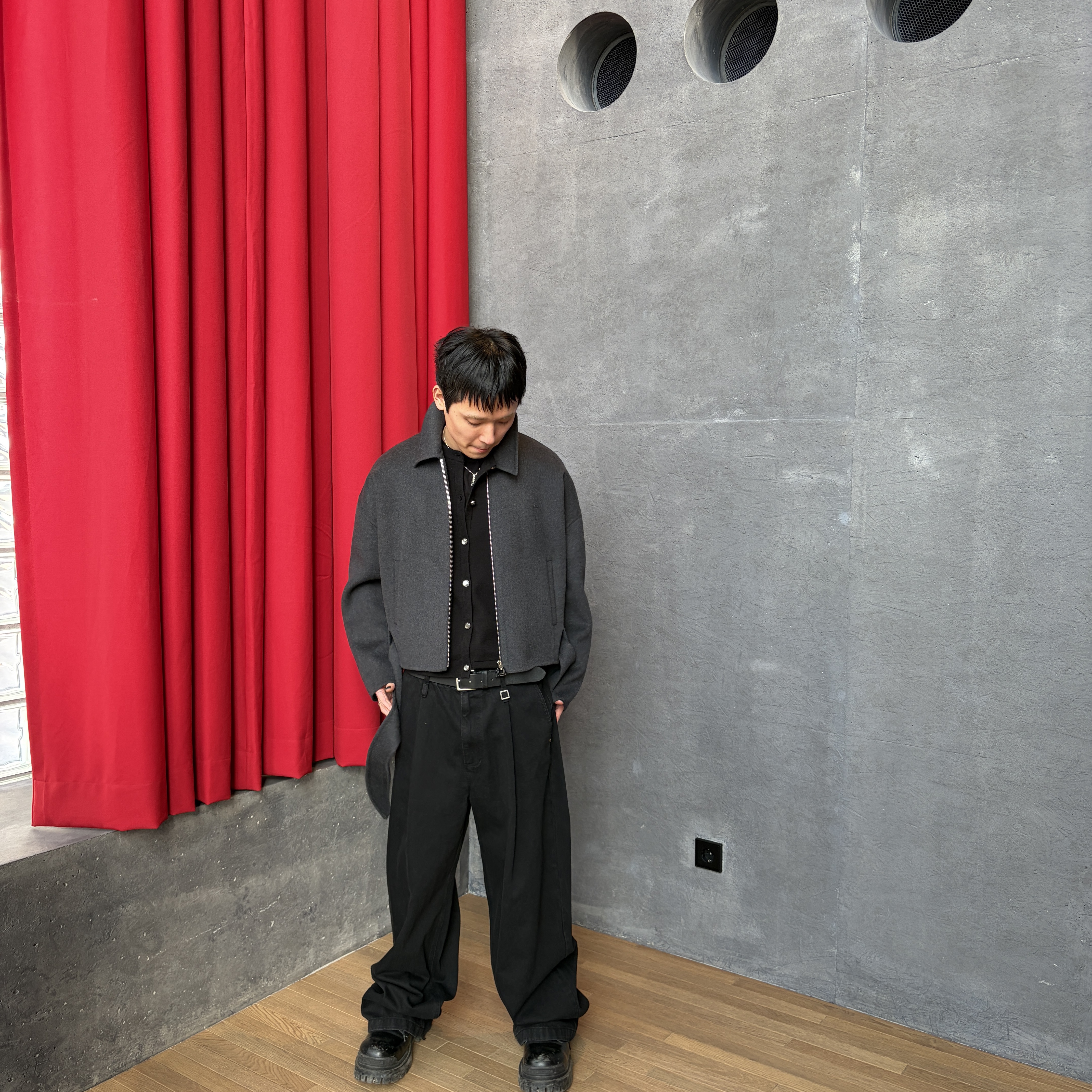 (W) Wooyoungmi Wool Blend Belted Jacket Grey - 25FW, (W) Wooyoungmi Henley Neck Cardigan Black - 25FW 착용 스타일 - 3