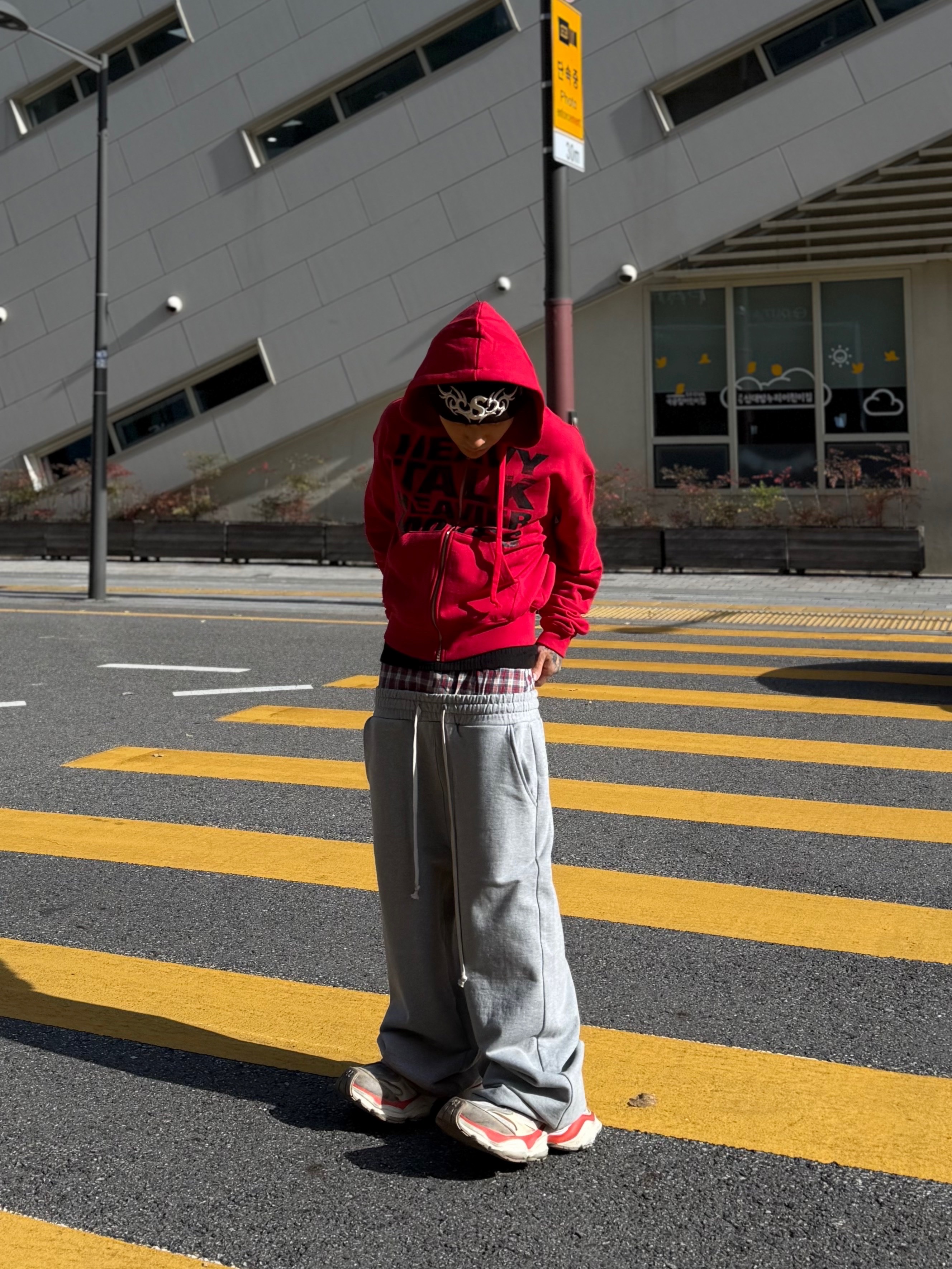 Balenciaga Cargo Sneakers Beige Grey Red, Supreme New Era Tribal S Logo Beanie Black - 25FW 착용 스타일 - 2