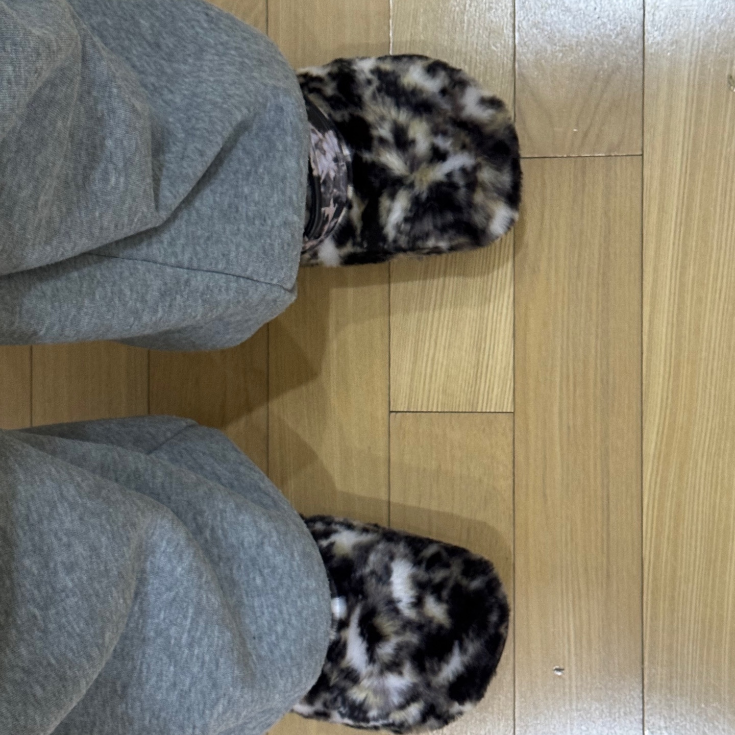 Crocs Classic Fur Sure Clog Black Multi 착용 스타일