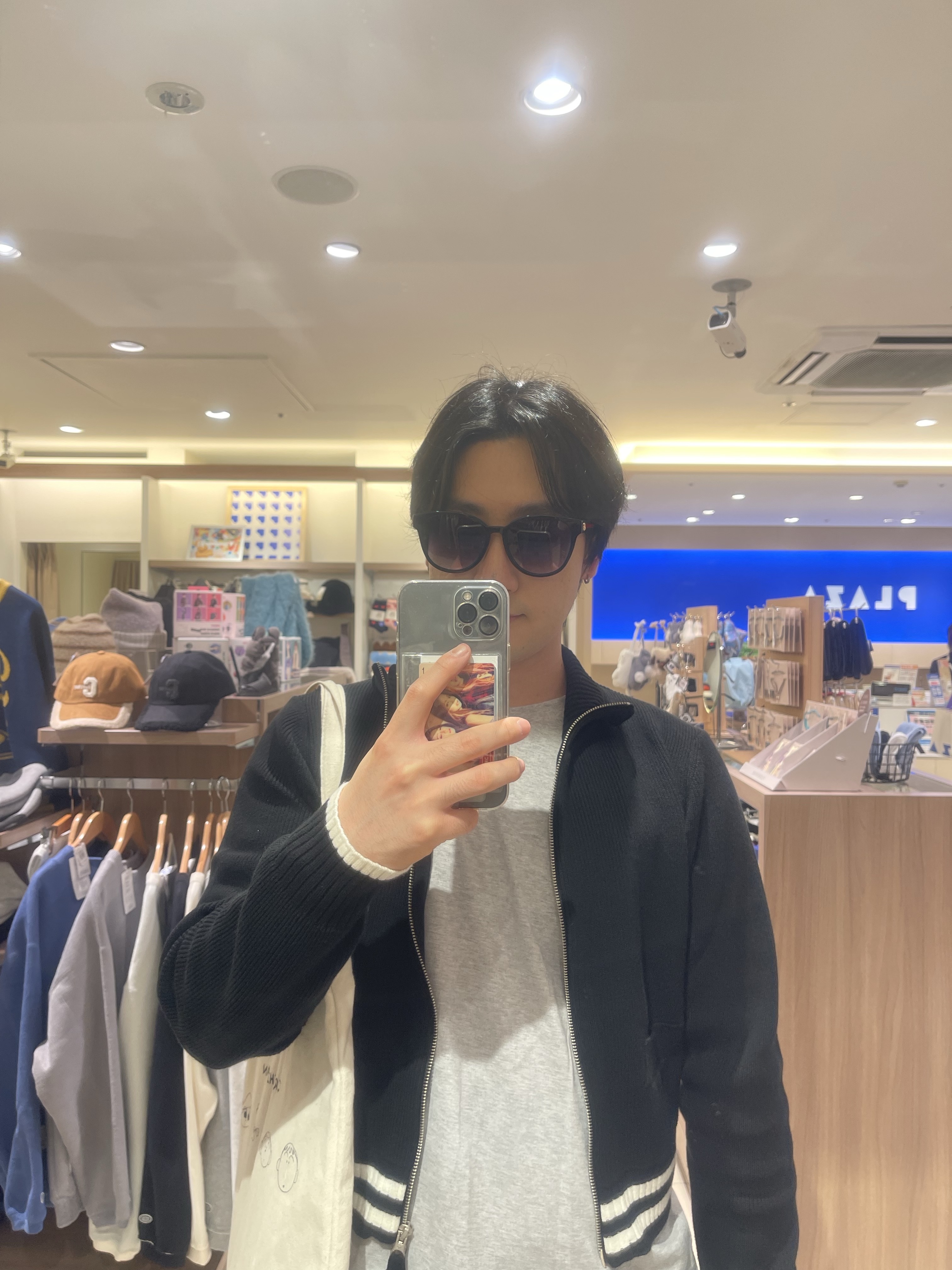 Matin Kim Spell Point Stripe Knit Cardigan Black 착용 스타일