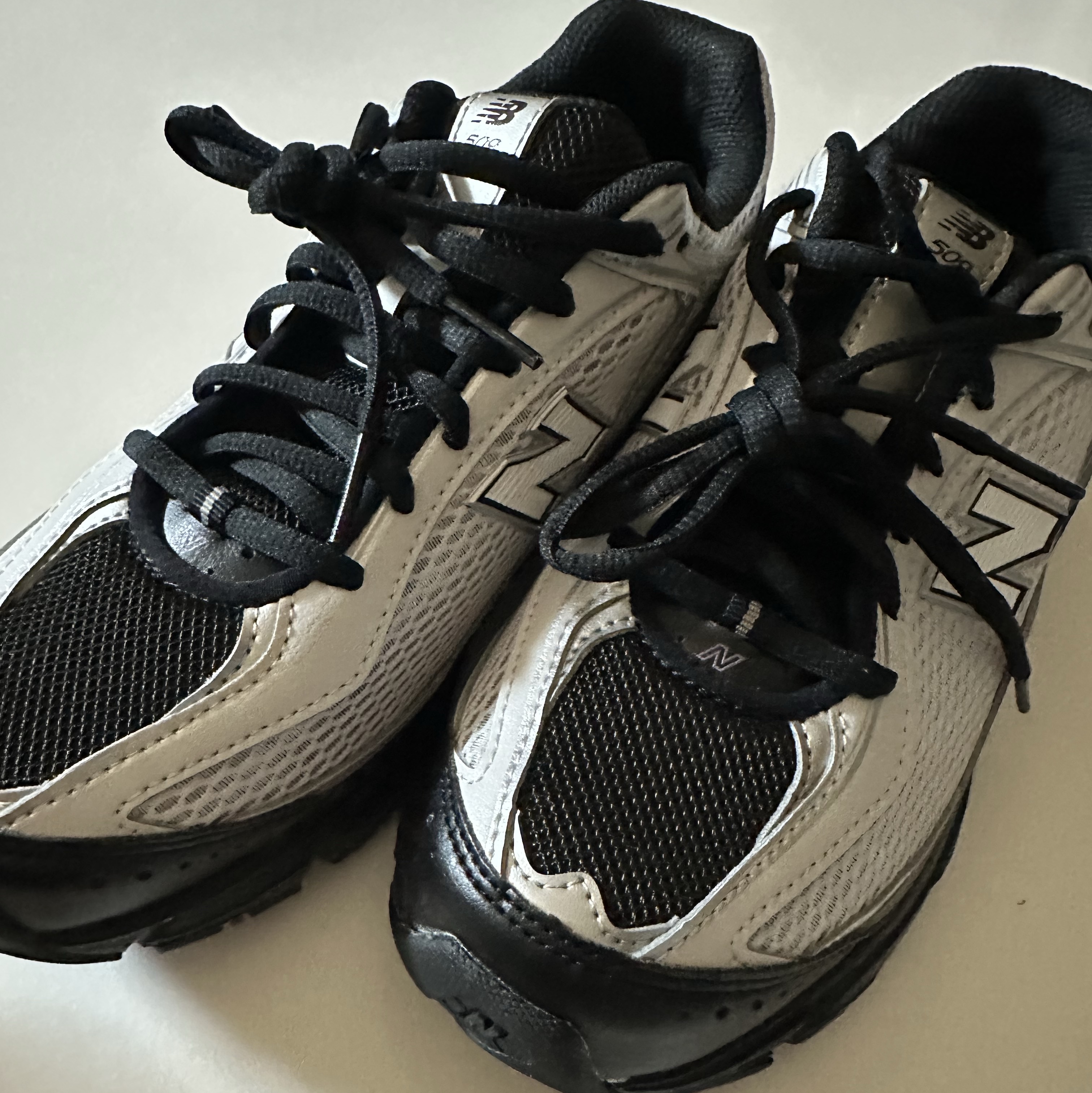 New Balance 509 Black Gray 착용 스타일