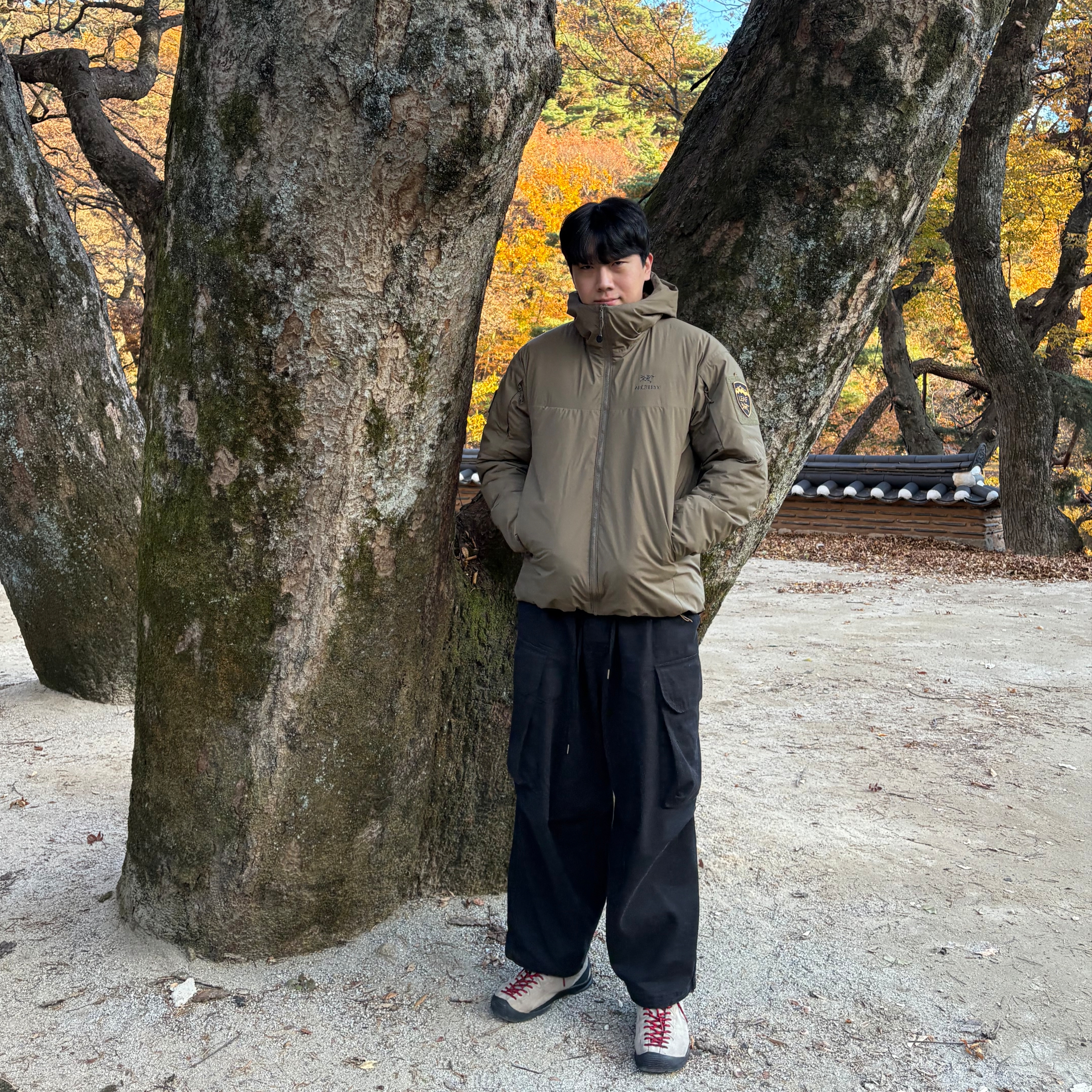 Keen Jasper Suede Sneakers Silver Mink, Arc'teryx LEAF Cold WX Hoody LT Gen 2 Crocodile 착용 스타일